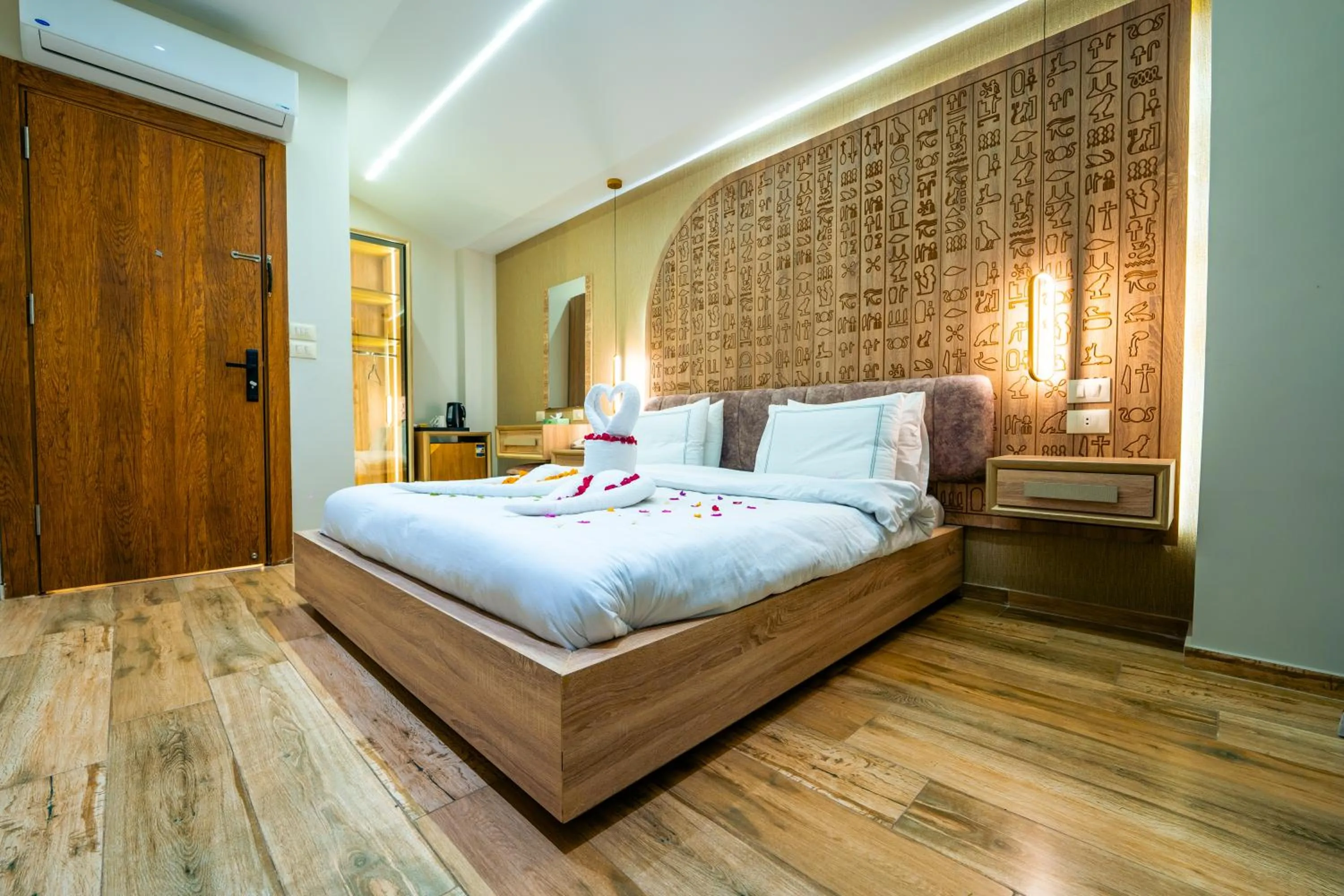 Bed in Royal Great Pyramid INN