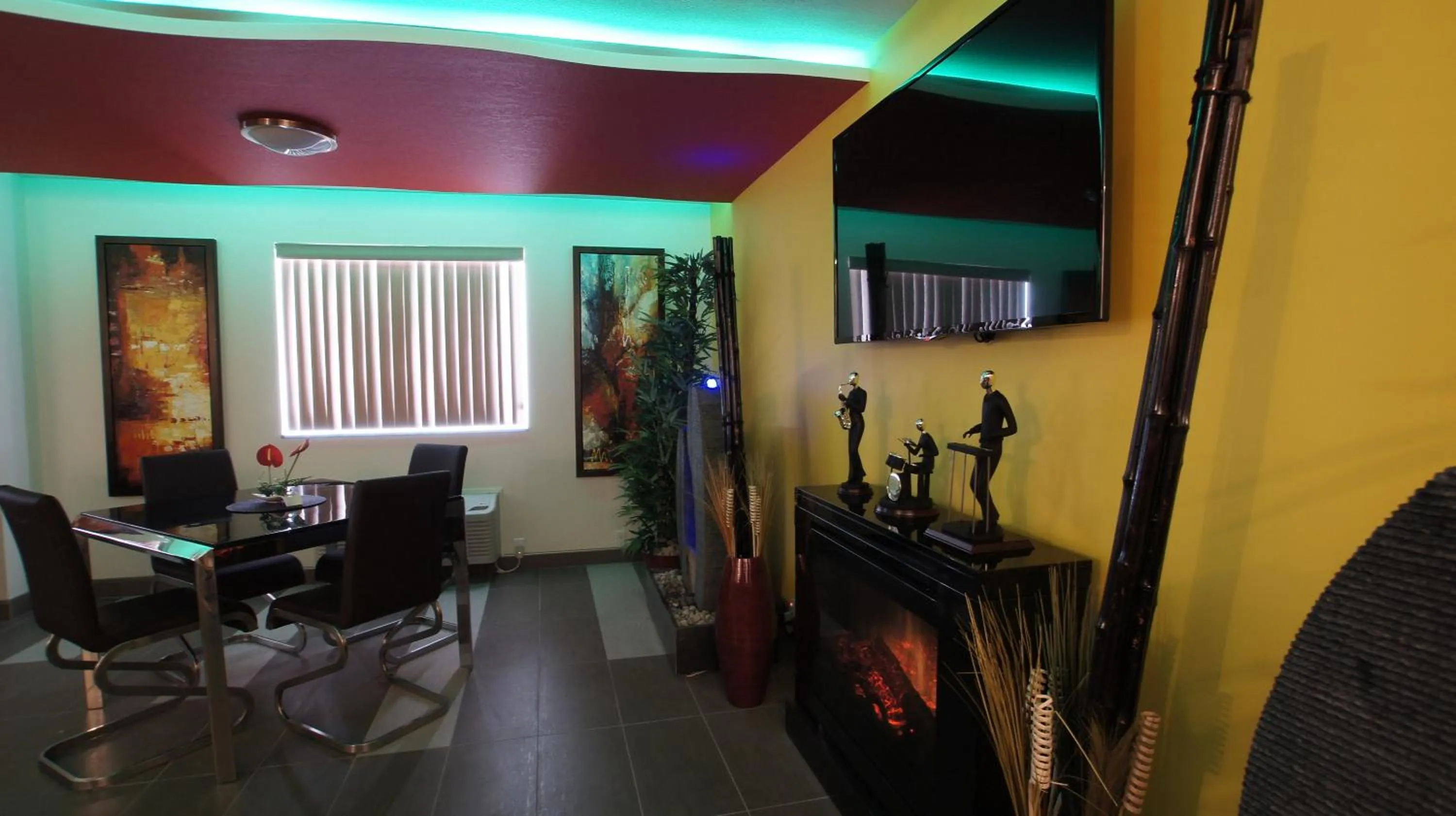 Restaurant/places to eat in Dreamz Inn