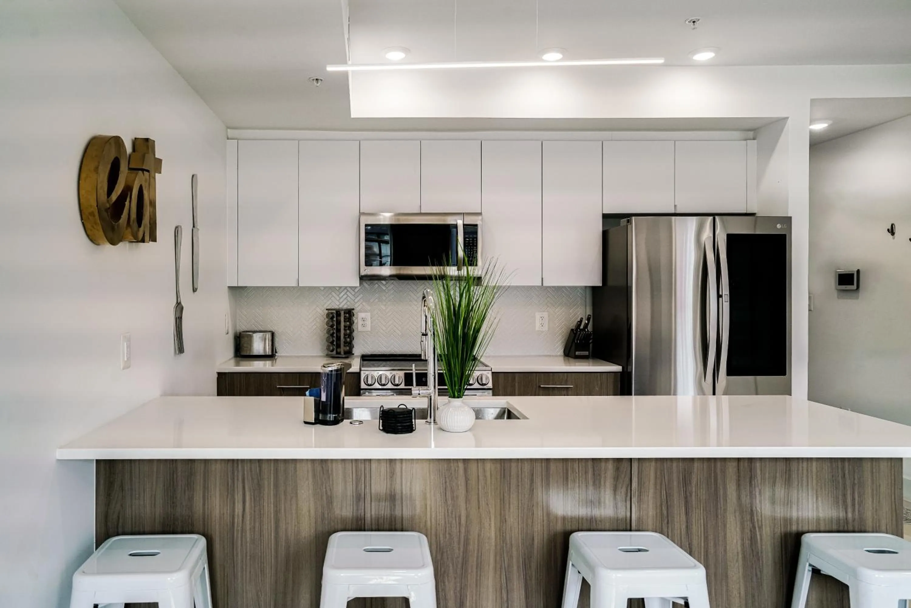 Kitchen or kitchenette in Luxury 2 bed 2 bath Suite in Washington DC