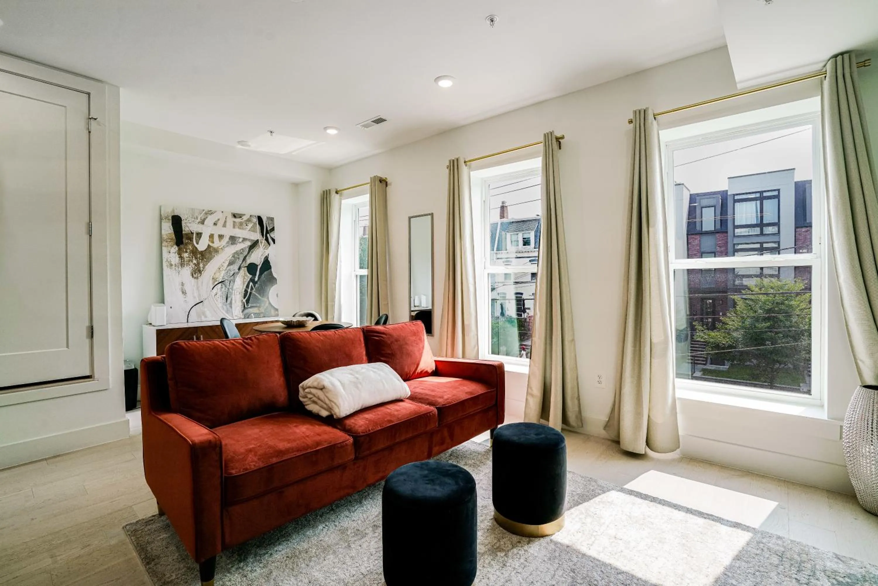 Living room in Luxury 2 bed 2 bath Suite in Washington DC