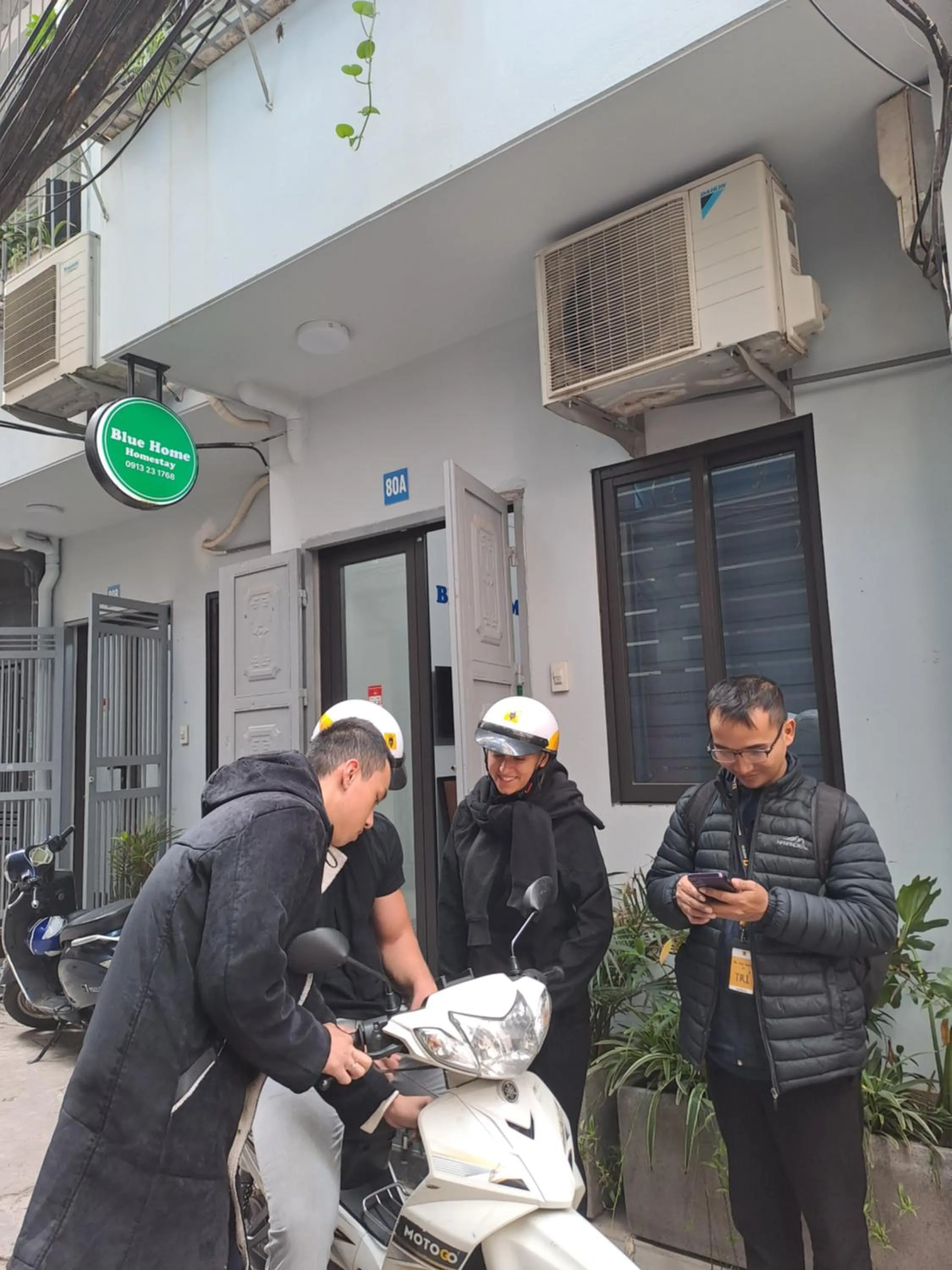 Facade/entrance in Blue Homestay Cau Giay