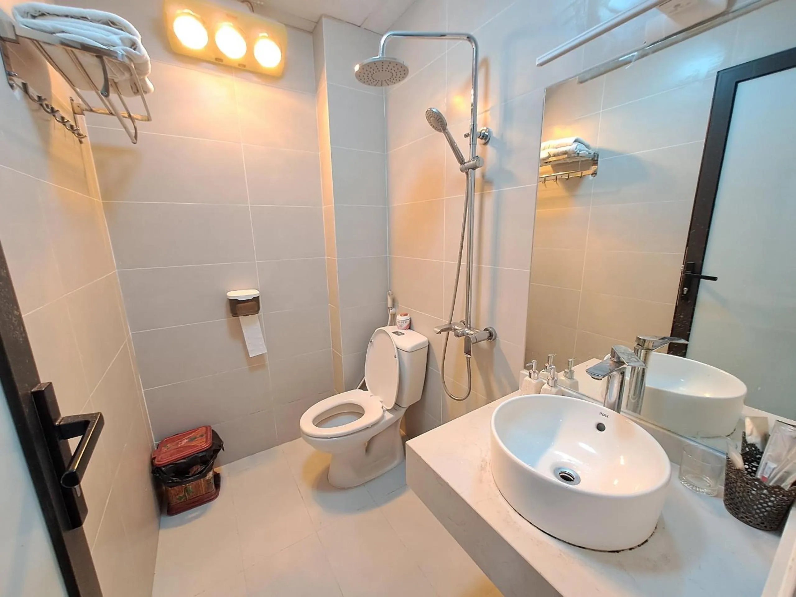 Shower in Blue Homestay Cau Giay