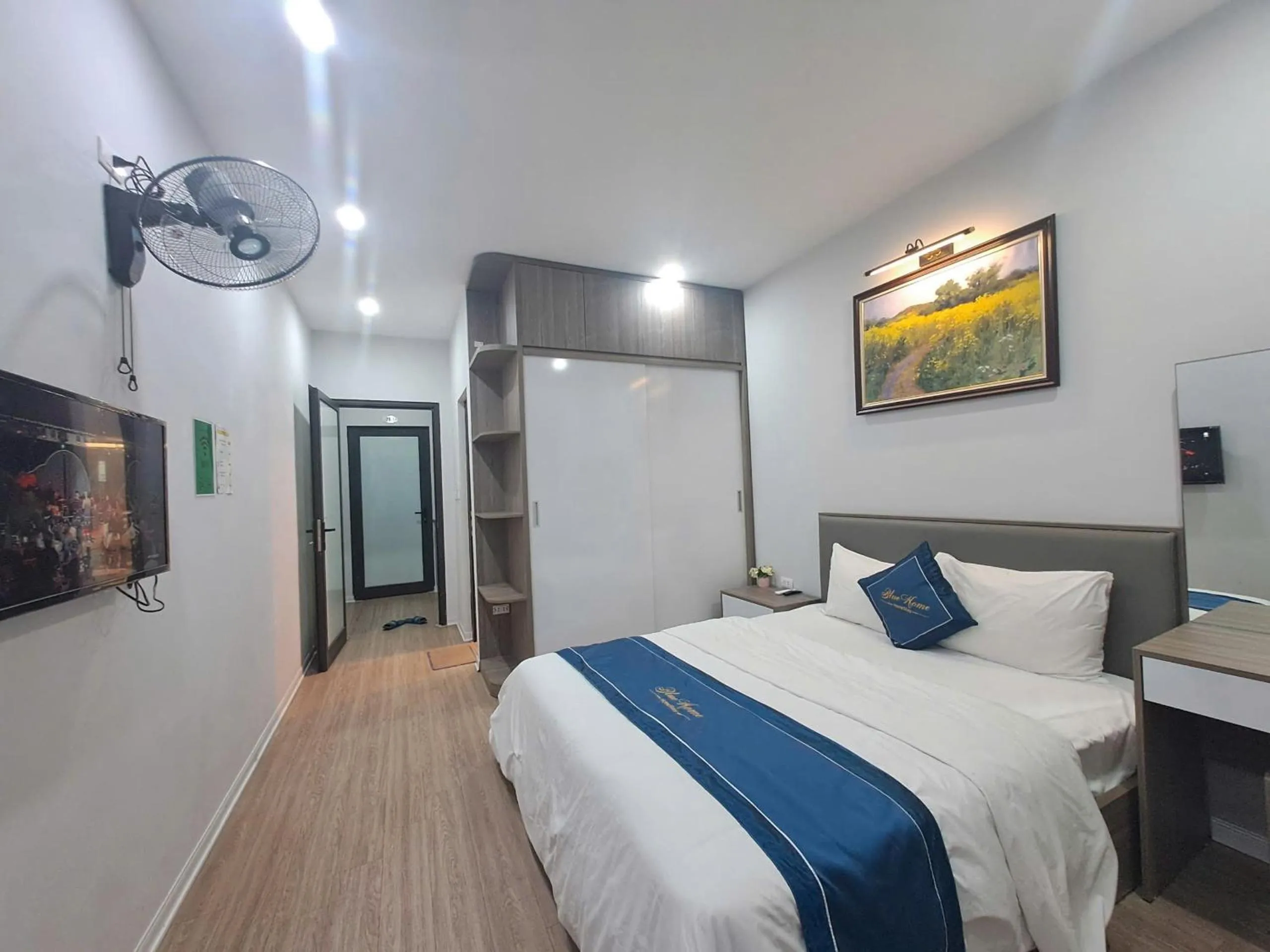 Photo of the whole room, Bed in Blue Homestay Cau Giay