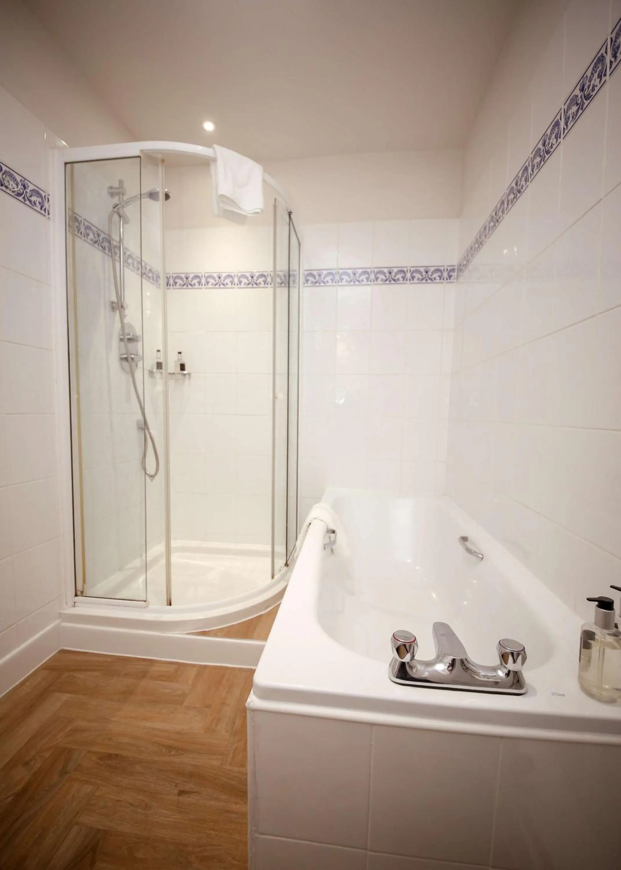 Bathroom in Bruntsfield Hotel