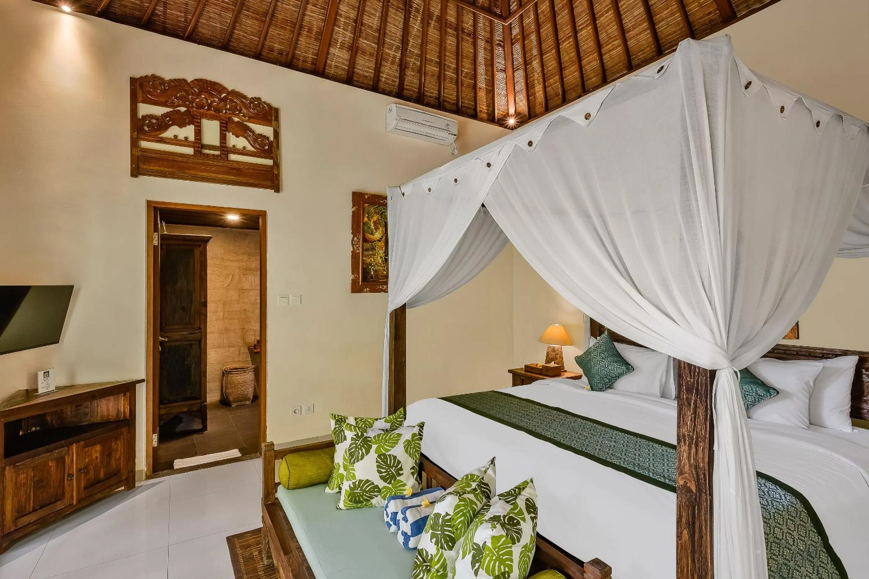 Photo of the whole room, Bed in Teja Lokha Ubud Villa