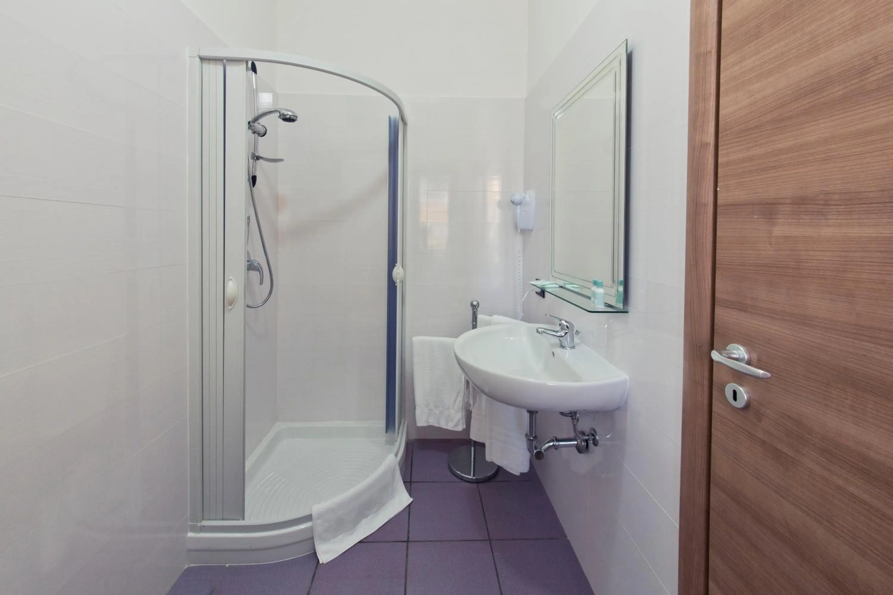 Bathroom in Longomare