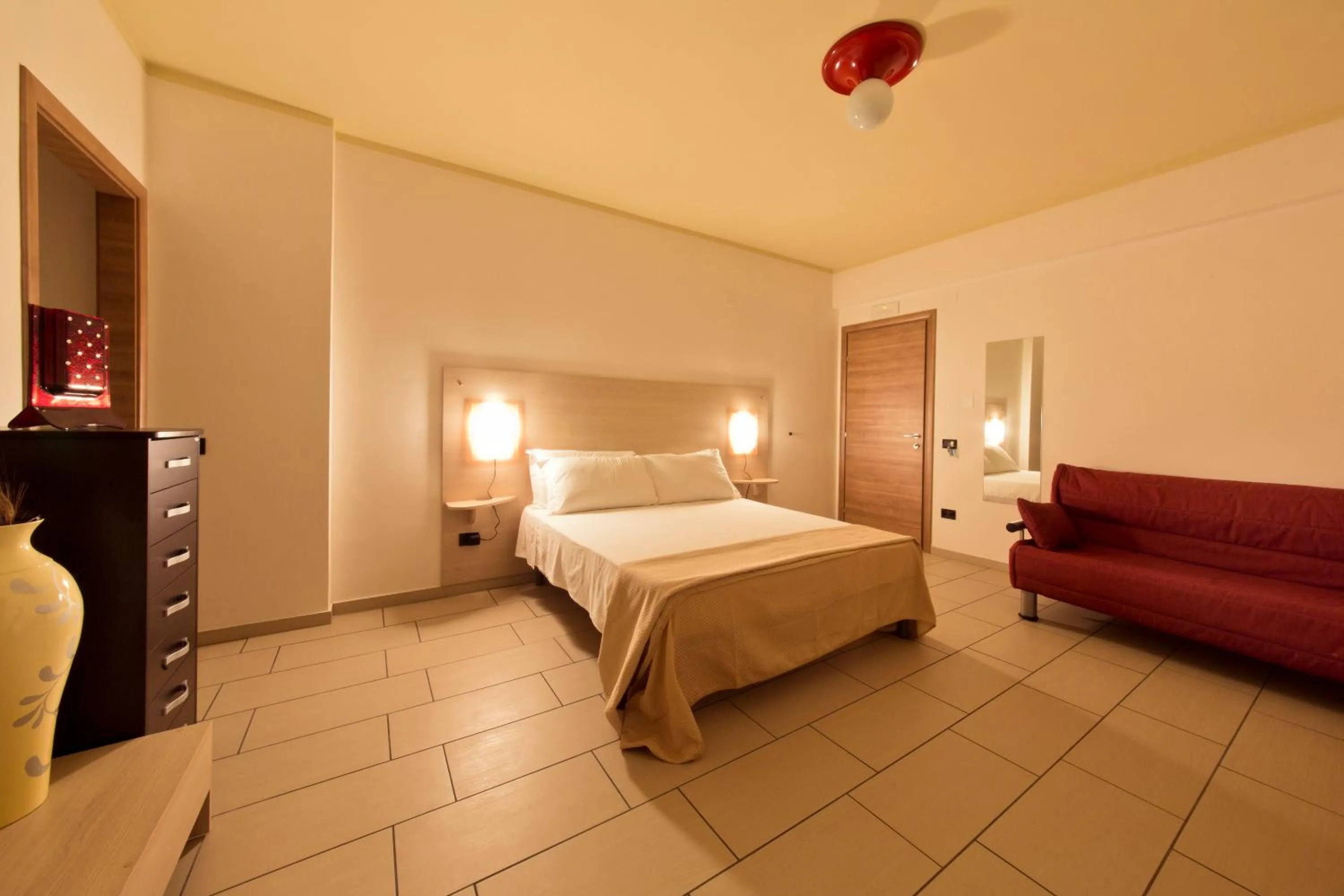 Bedroom, Bed in Longomare