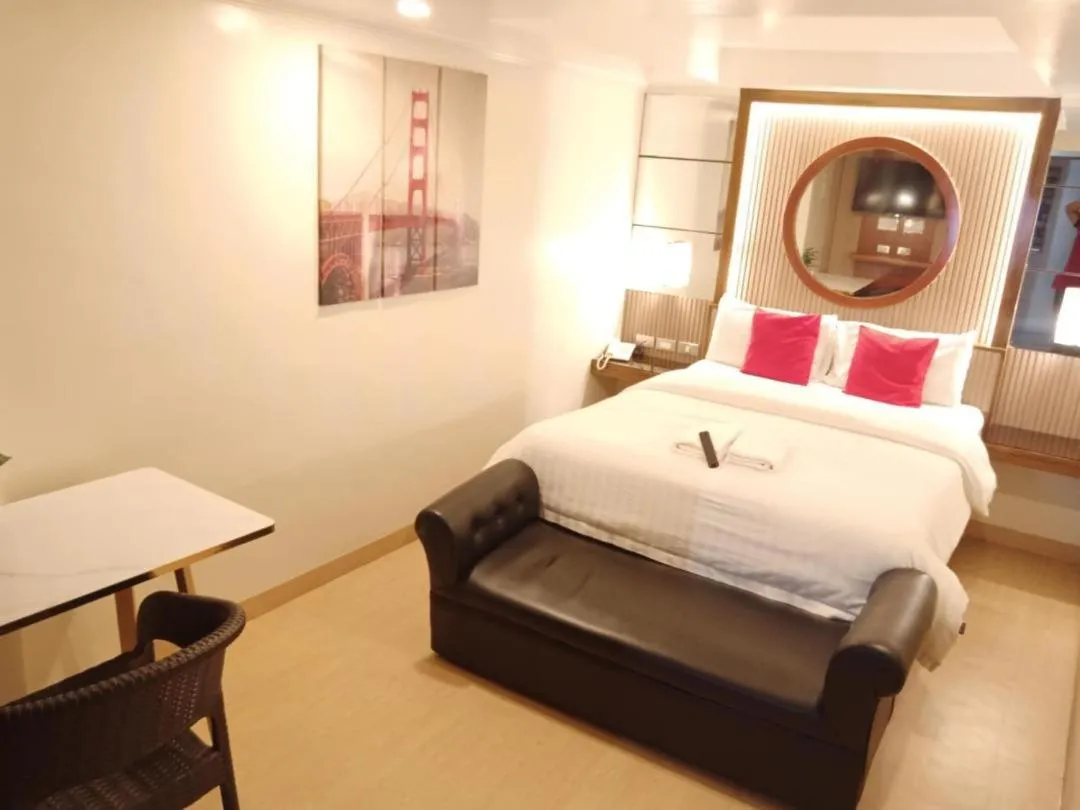 PARADISE HOTEL