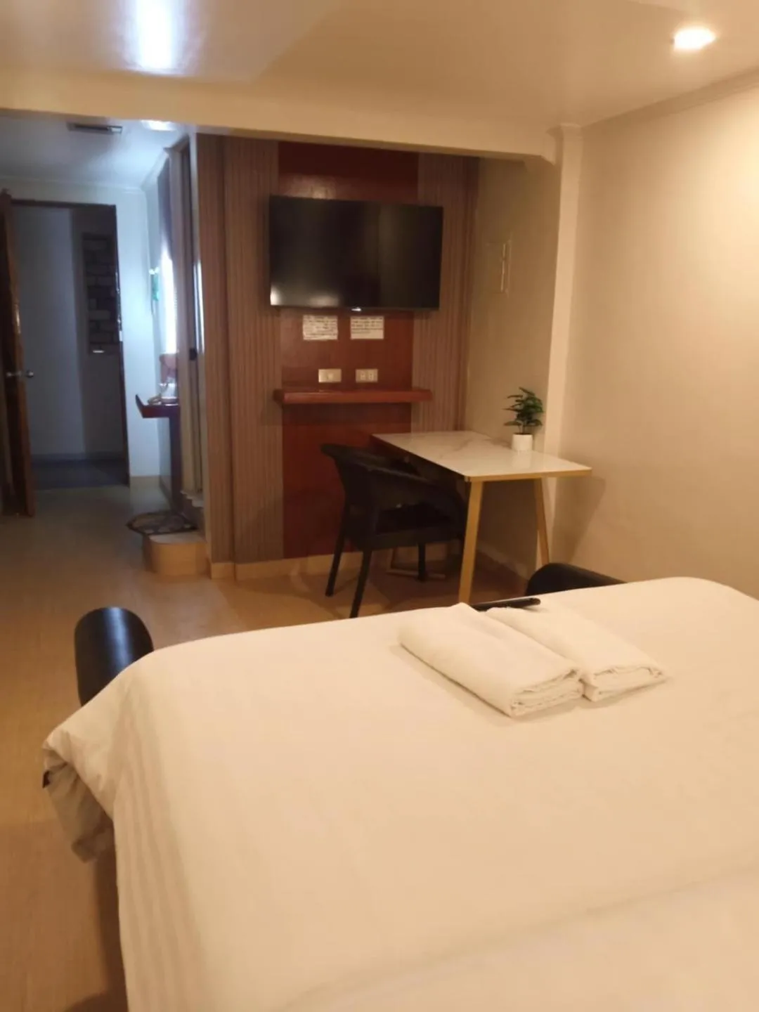 PARADISE HOTEL