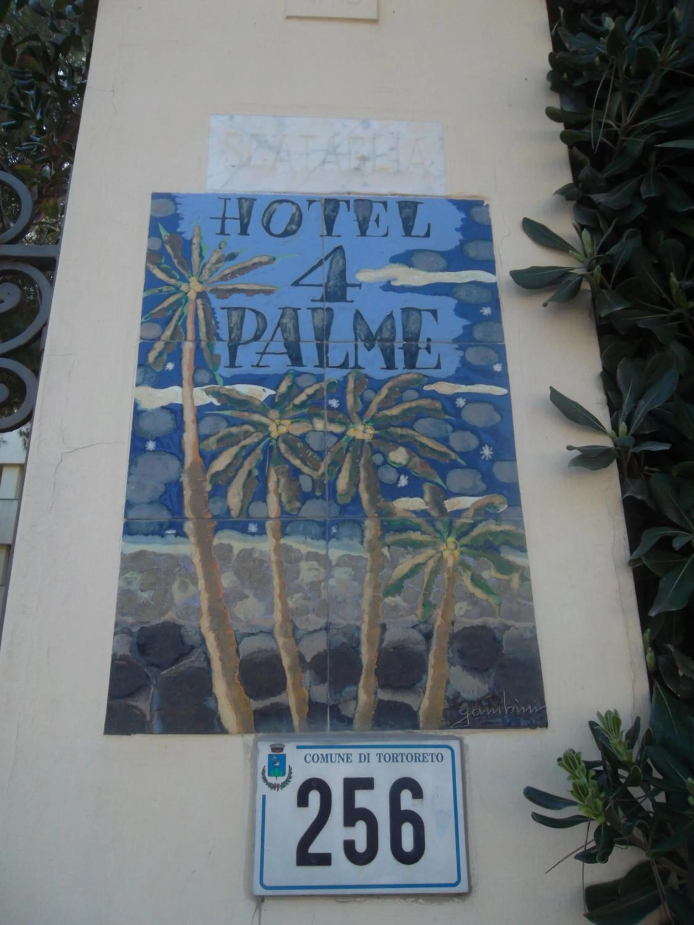 Facade/entrance in Hotel Quattro Palme