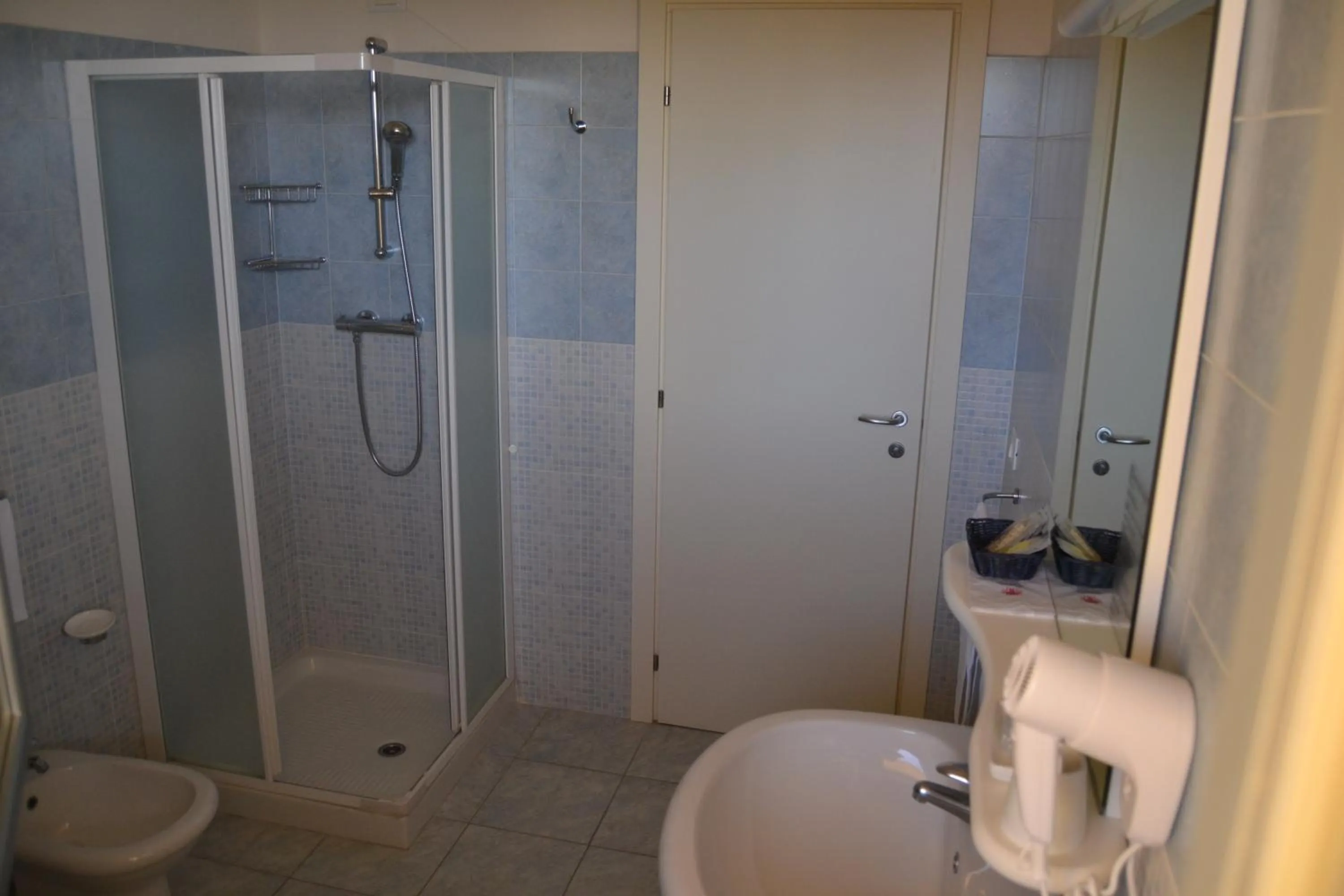 Shower in Hotel Quattro Palme