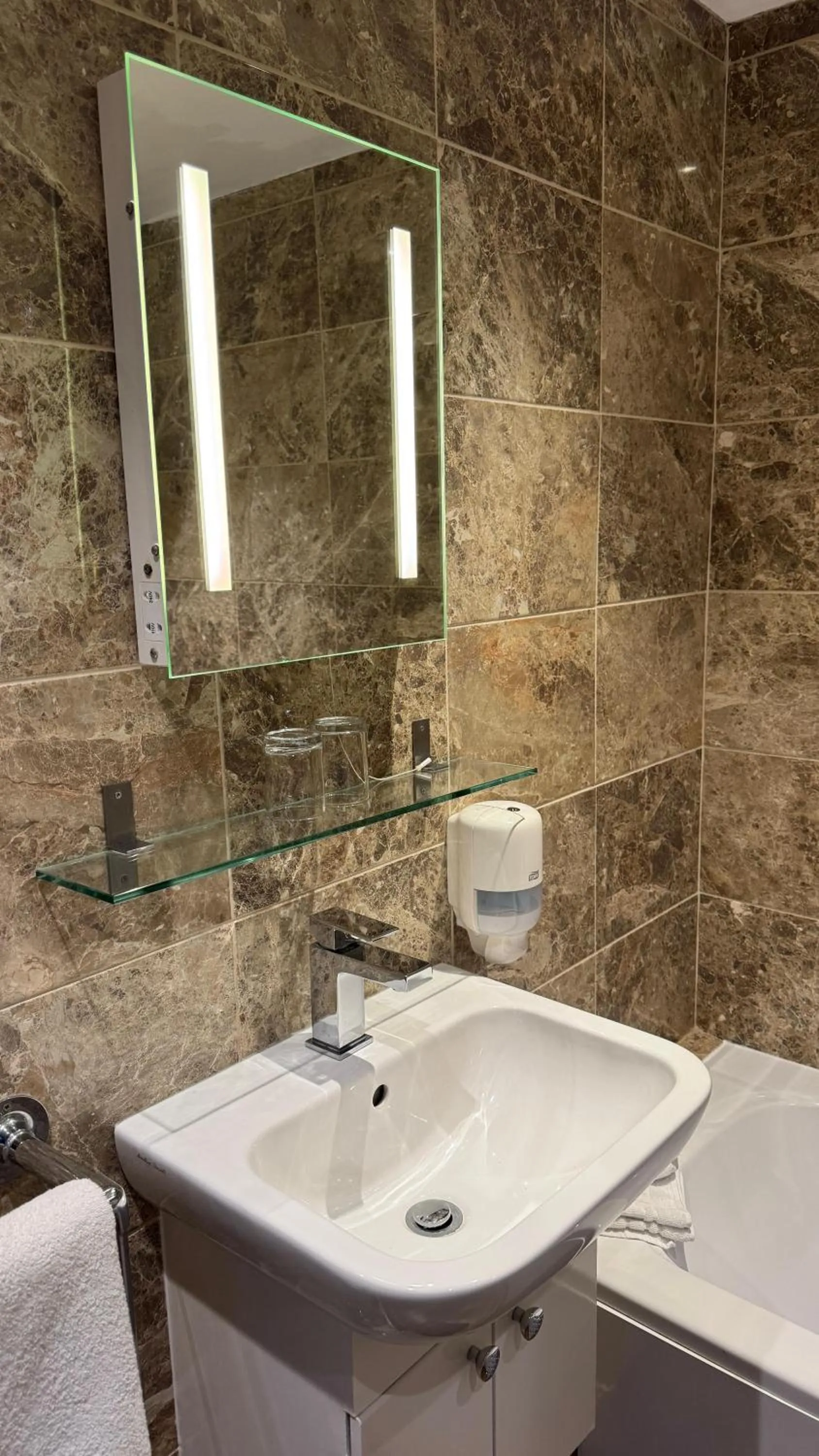 Bathroom in Hotel Celebrity Bournemouth East Cliff by Villare hotels