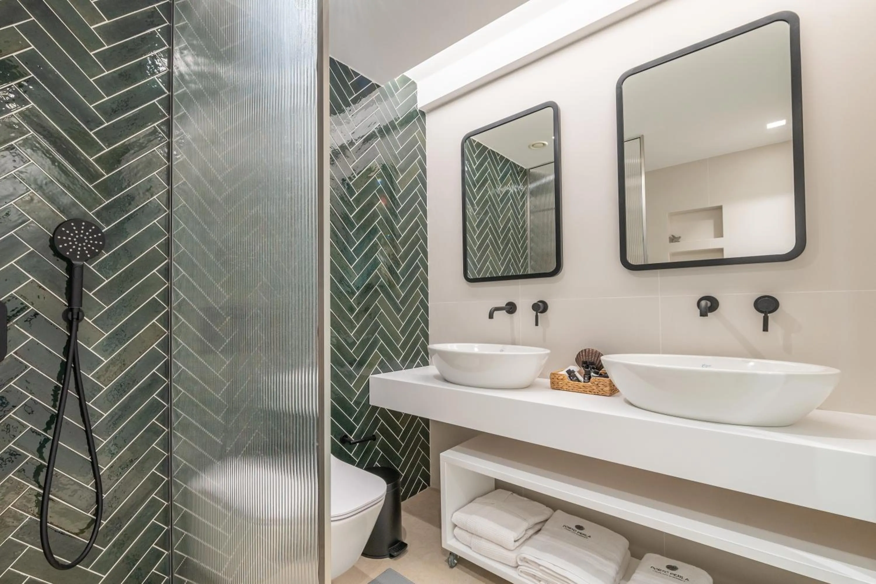Toilet in Porto Perla