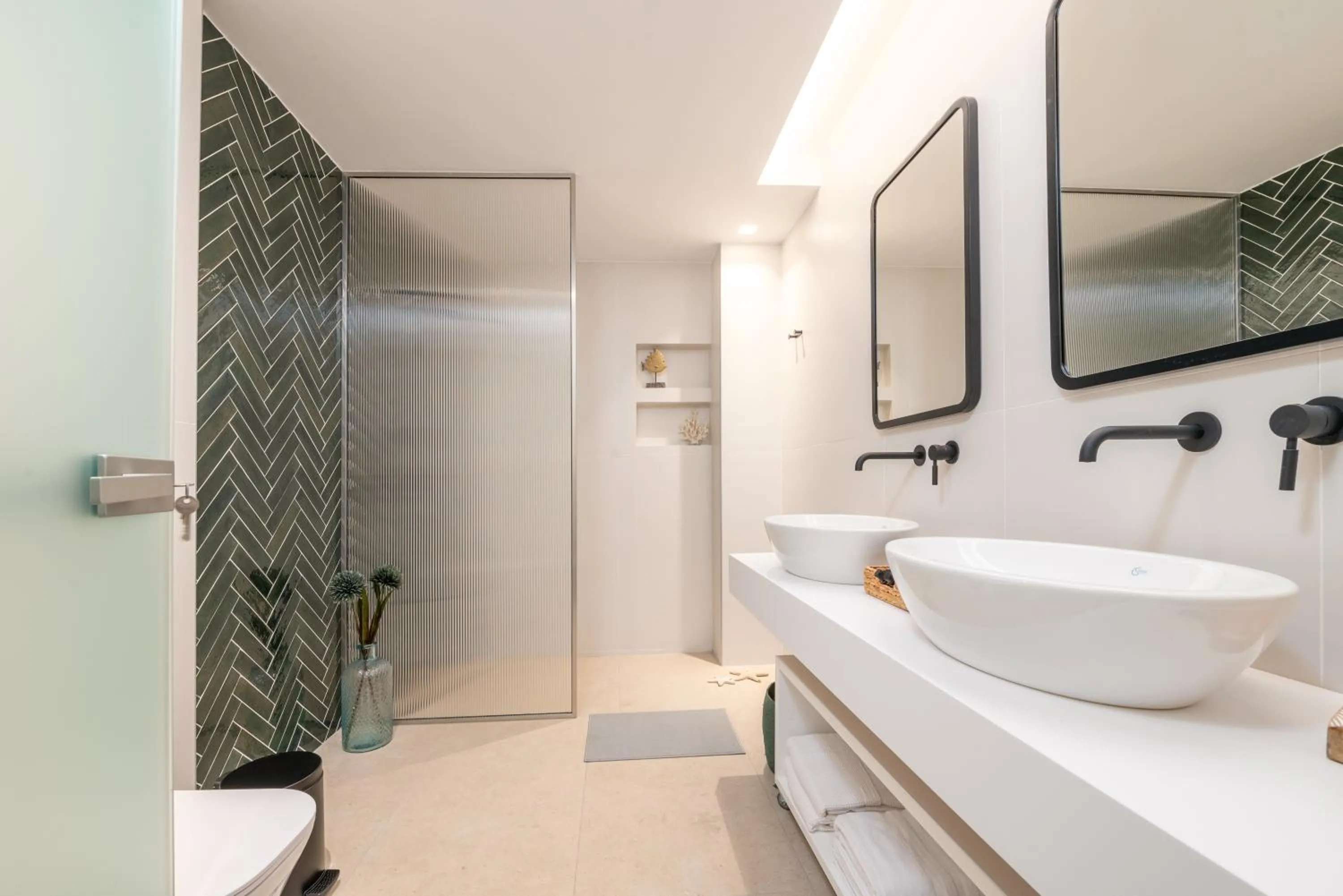 Shower in Porto Perla