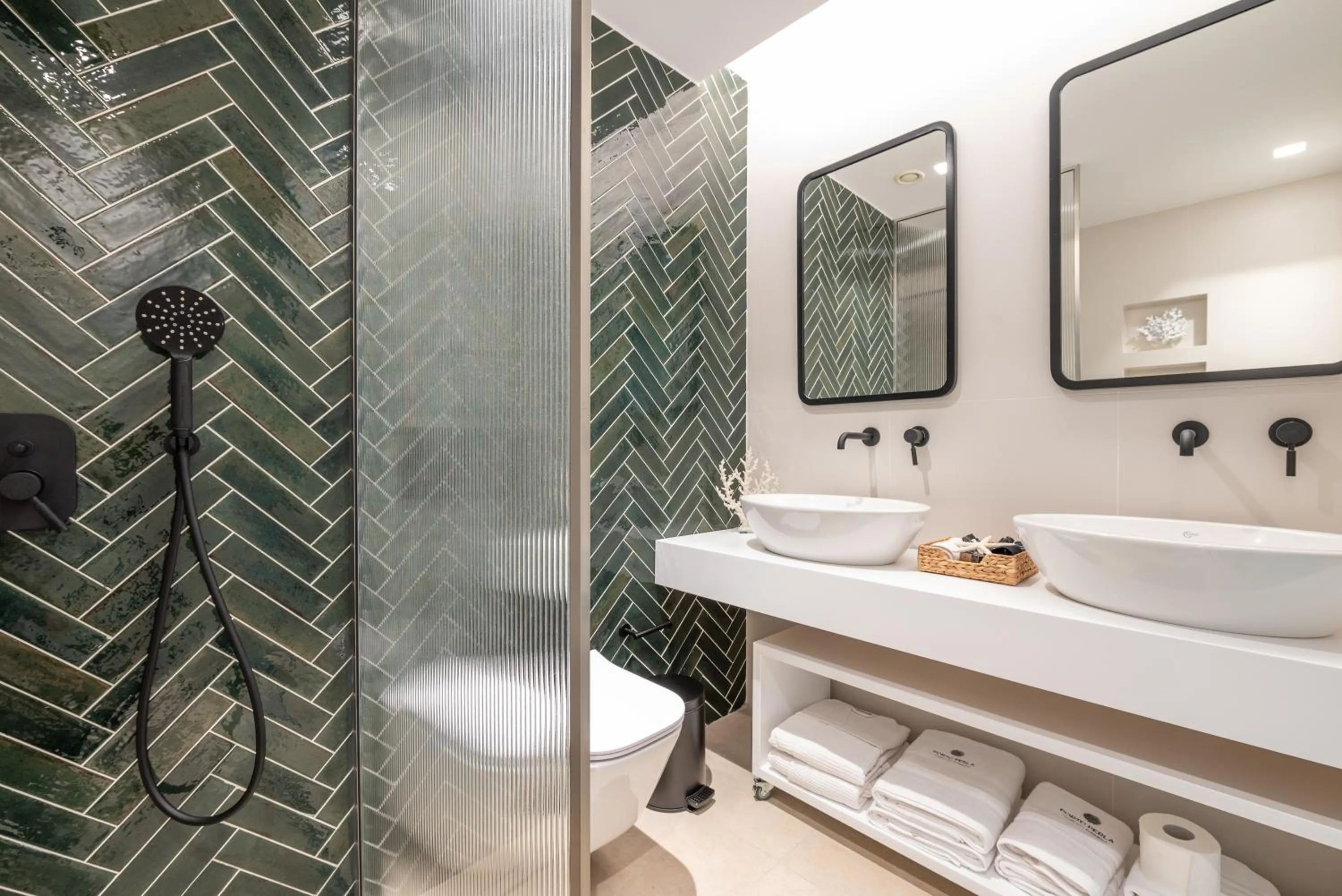 Shower in Porto Perla