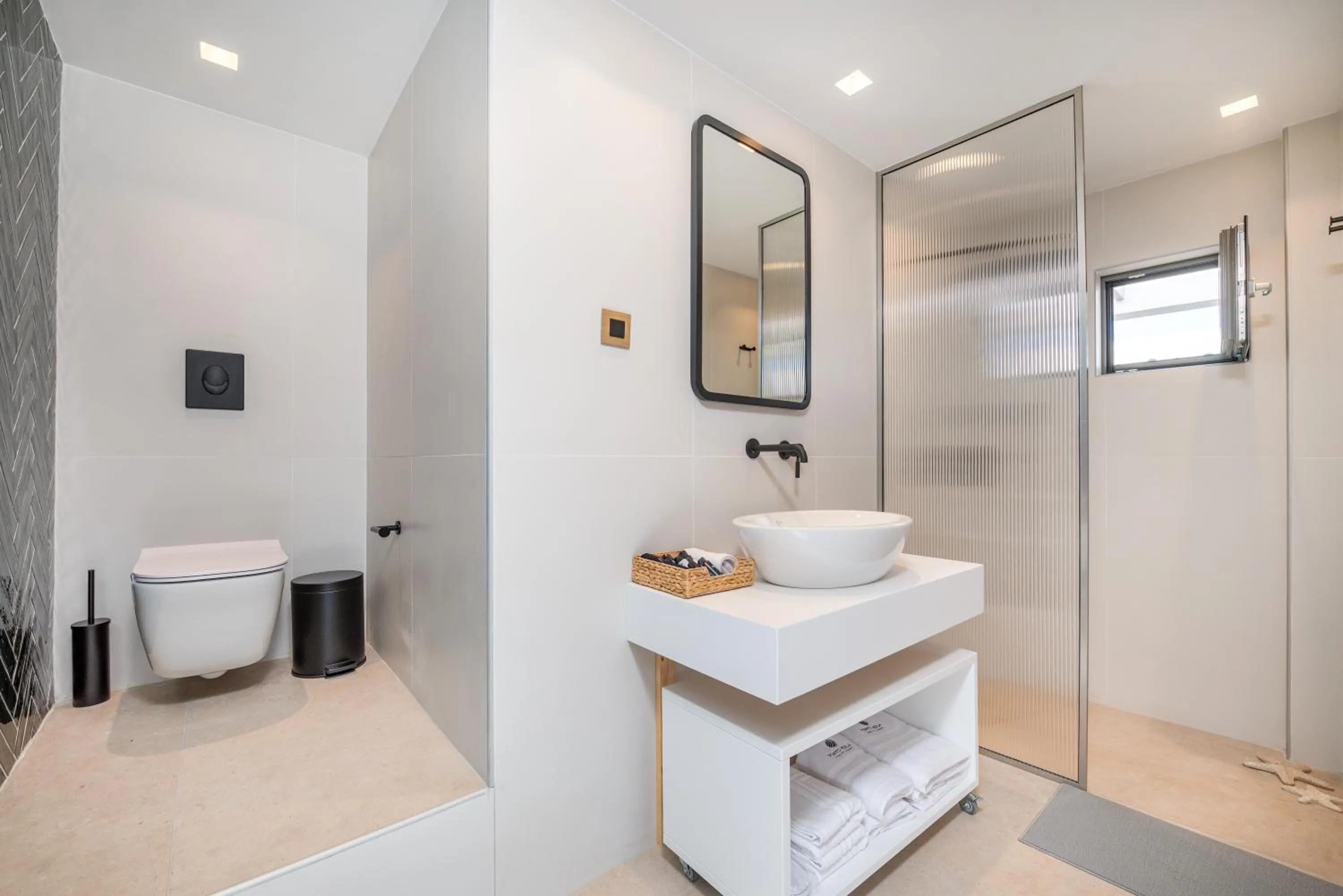 Shower in Porto Perla