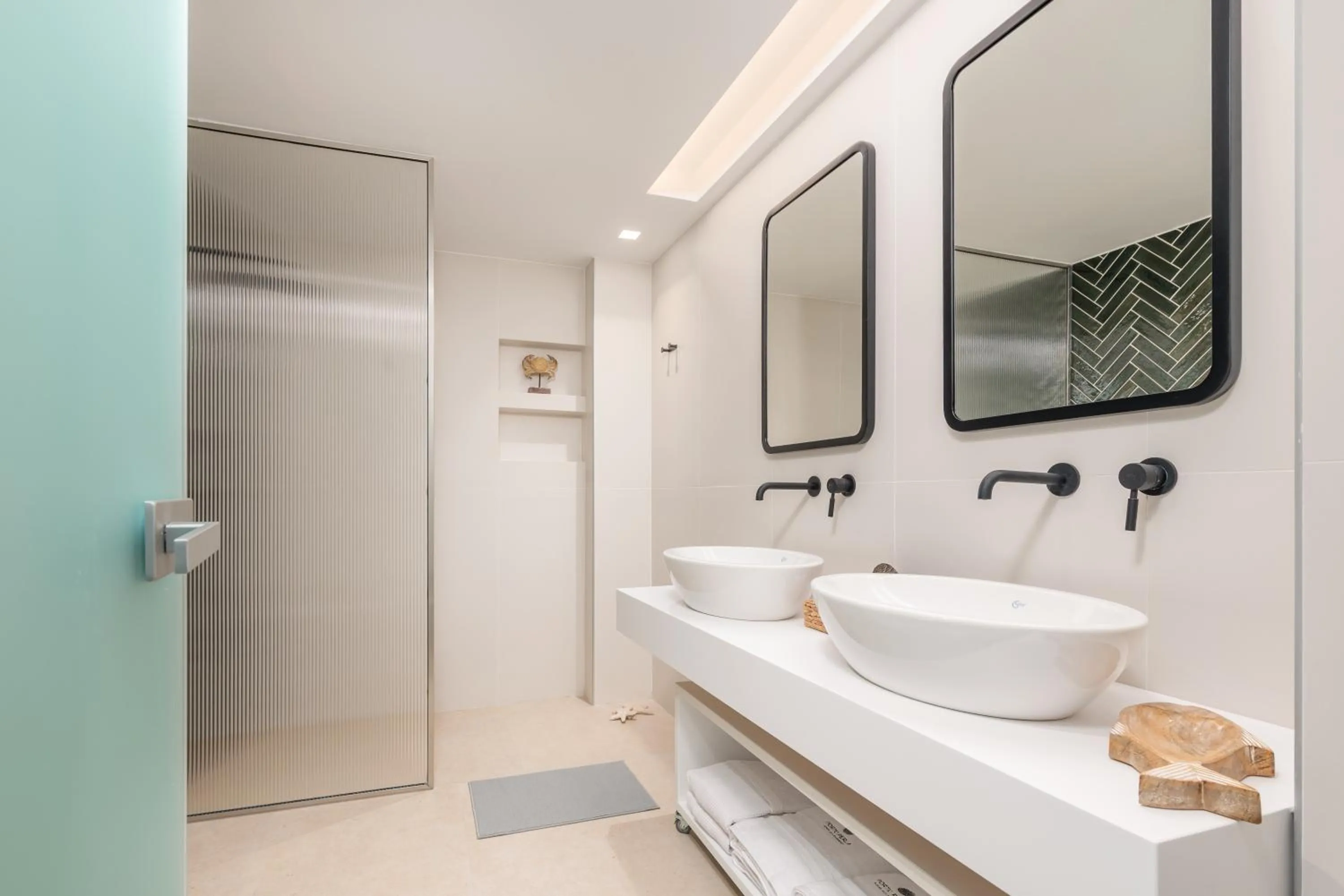 Shower in Porto Perla