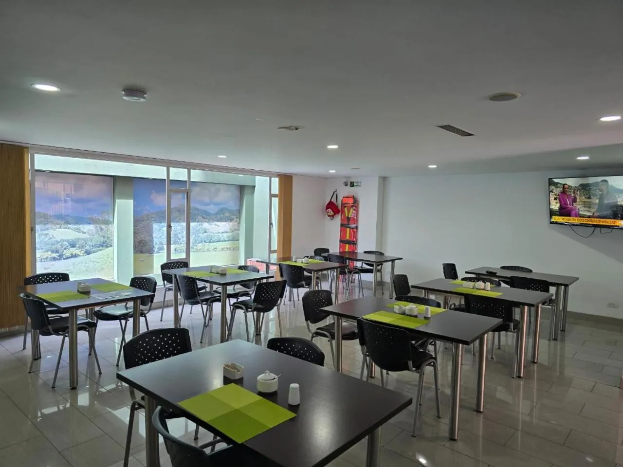 Restaurant/places to eat in Hotel Castellana 100 Bogota By Hoteles Confort 80