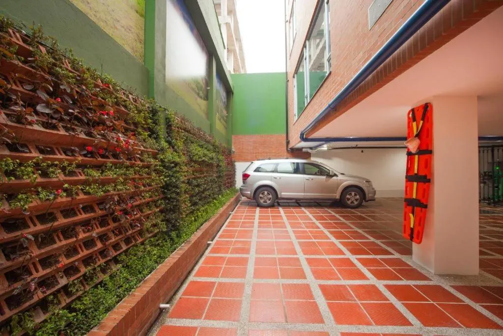 Parking in Hotel Castellana 100 Bogota By Hoteles Confort 80