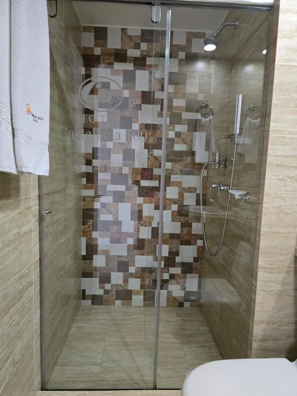 Shower in Hotel Castellana 100 Bogota By Hoteles Confort 80