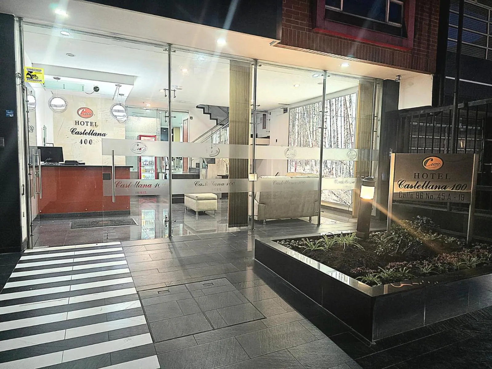 Facade/entrance in Hotel Castellana 100 Bogota By Hoteles Confort 80