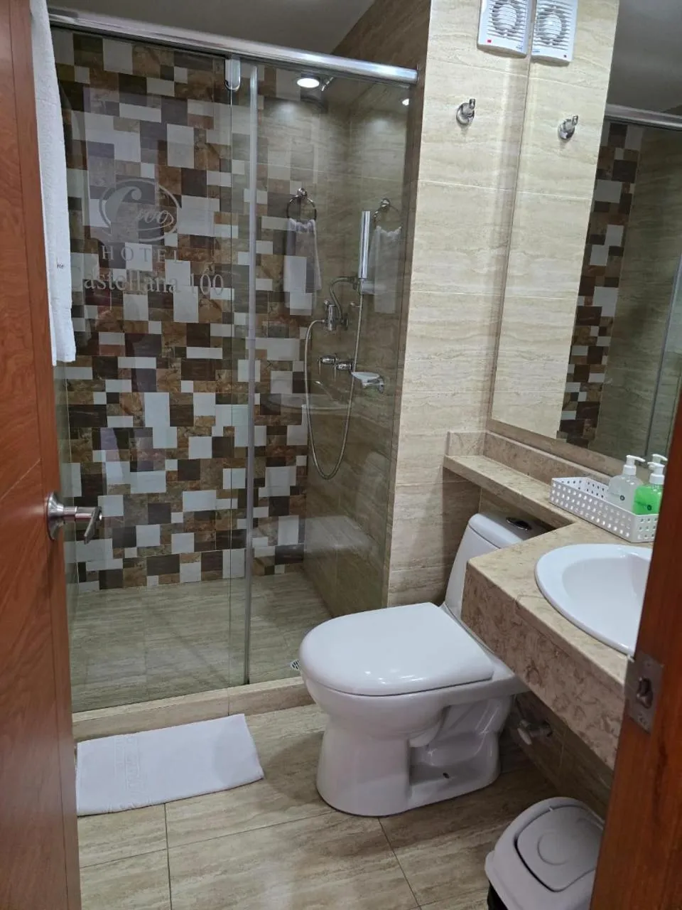 Bathroom in Hotel Castellana 100 Bogota By Hoteles Confort 80