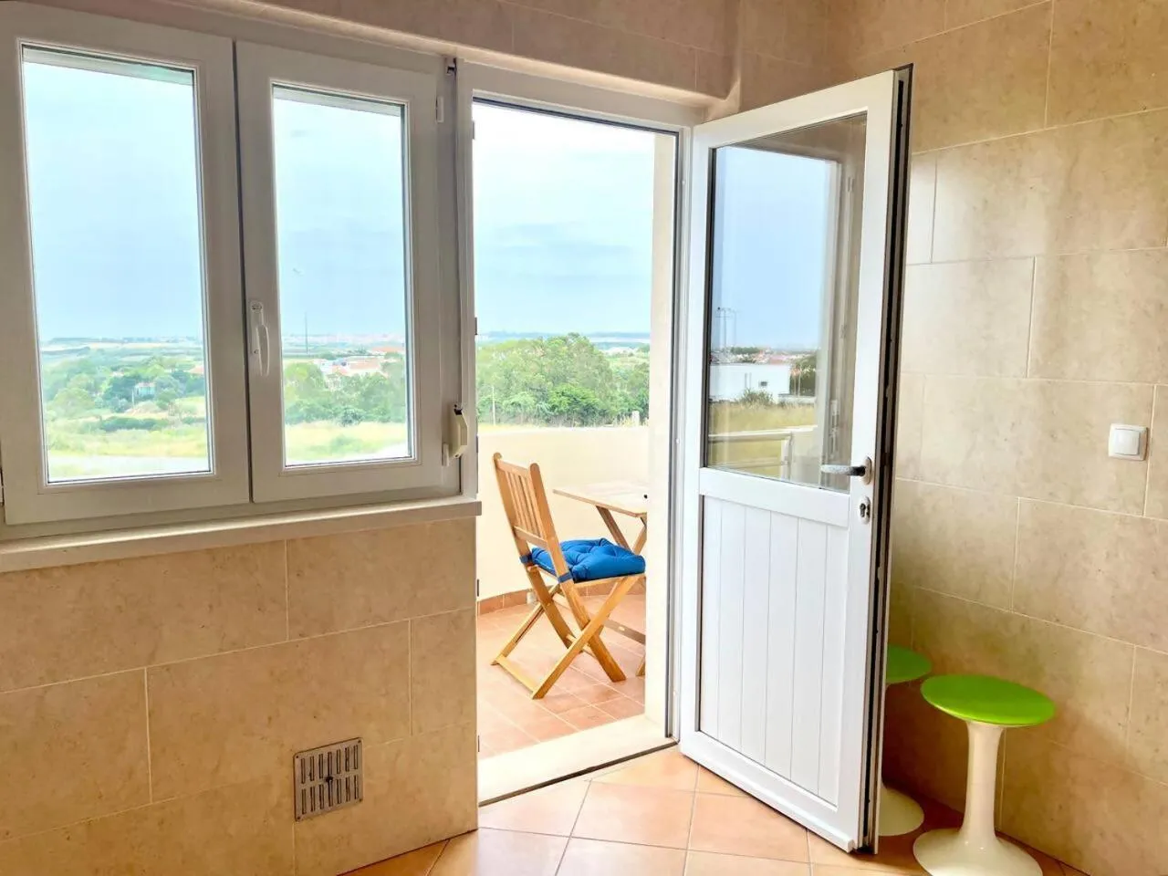 Apartamento T2 com vista panorâmica sobre a costa