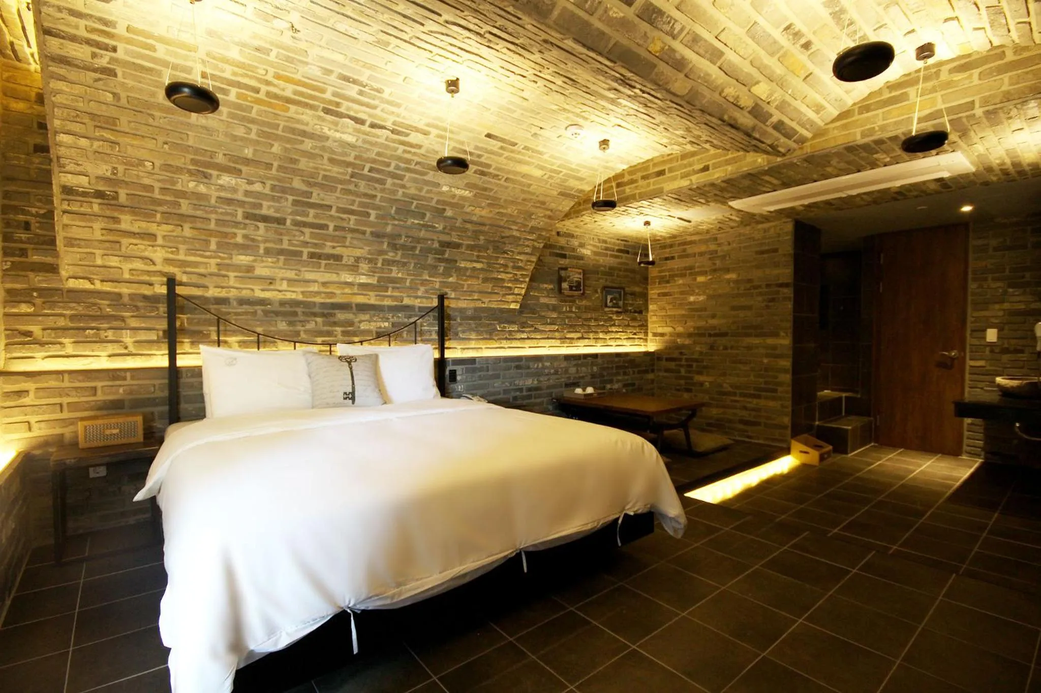 Bed in Ulsan Samsan Pandora Hotel