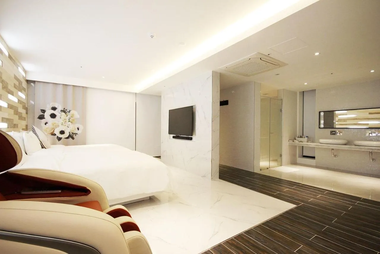 Bed in Ulsan Samsan Pandora Hotel