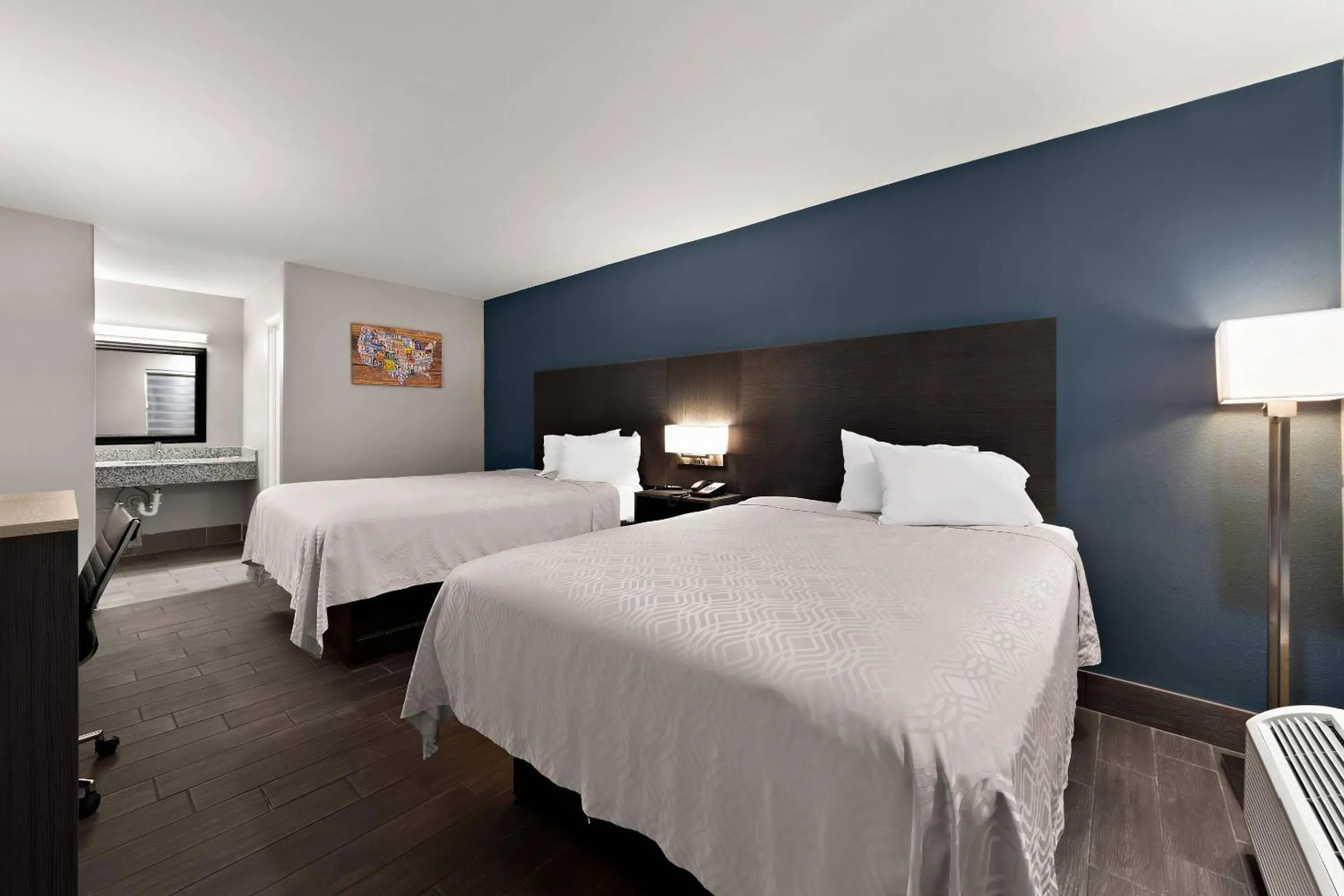 Bedroom, Bed in Econo Lodge Inn & Suites Laredo - Nuevo Laredo