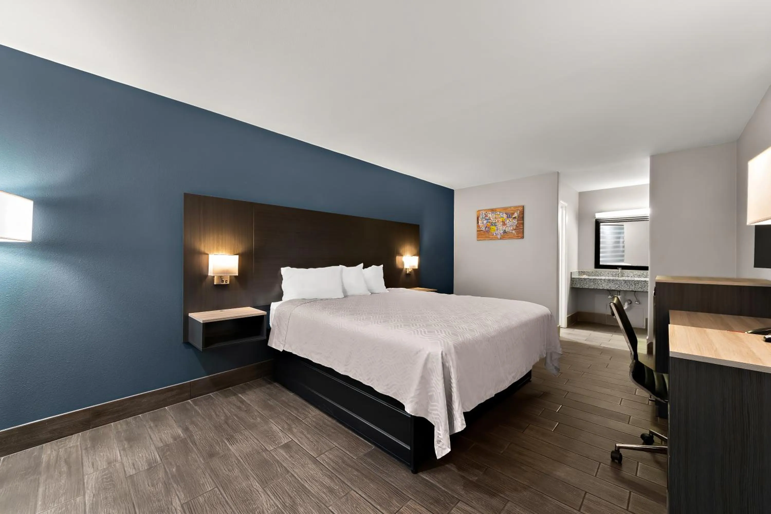Bed in Econo Lodge Inn & Suites Laredo - Nuevo Laredo