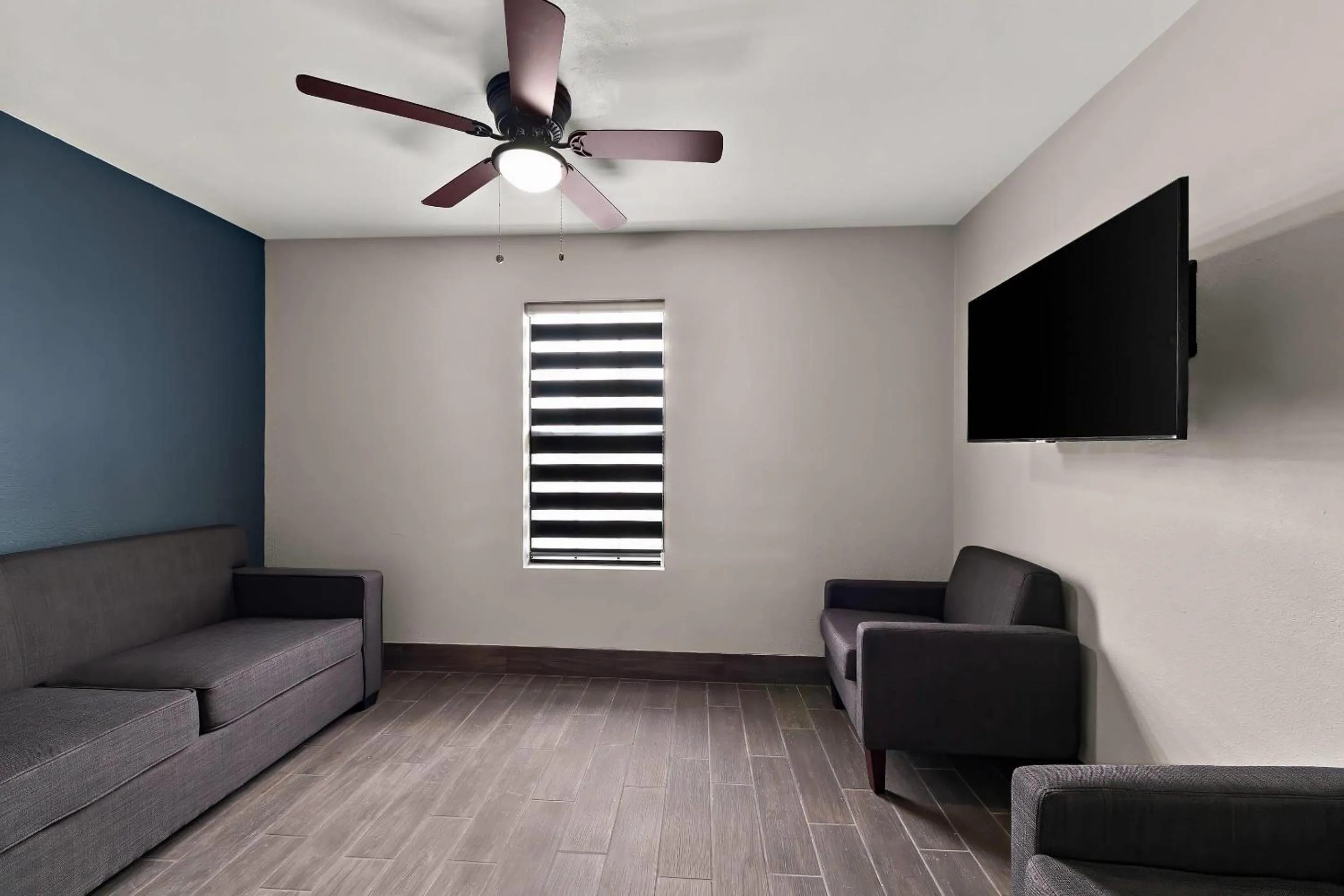 Bedroom in Econo Lodge Inn & Suites Laredo - Nuevo Laredo