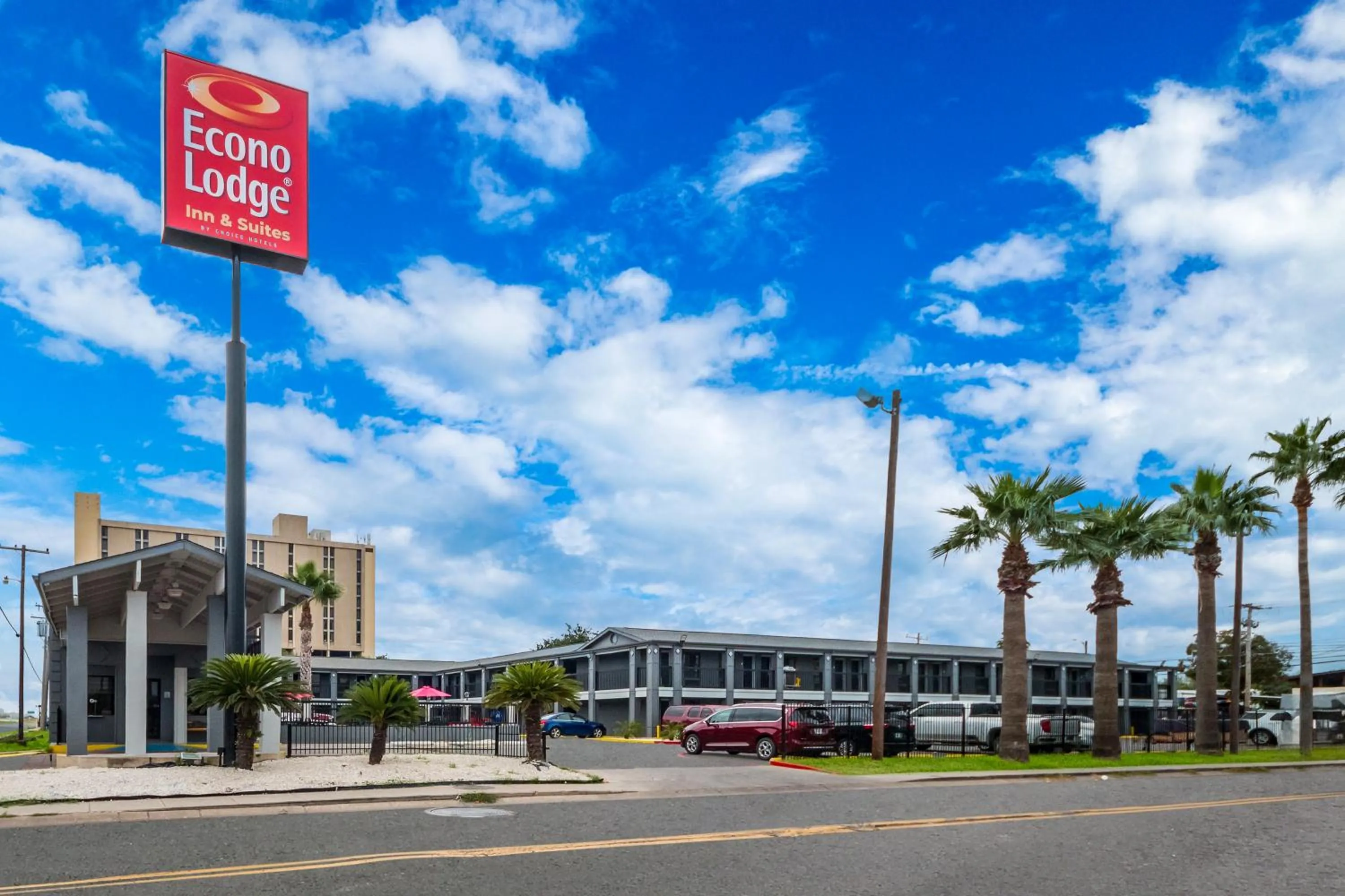 Property building in Econo Lodge Inn & Suites Laredo - Nuevo Laredo
