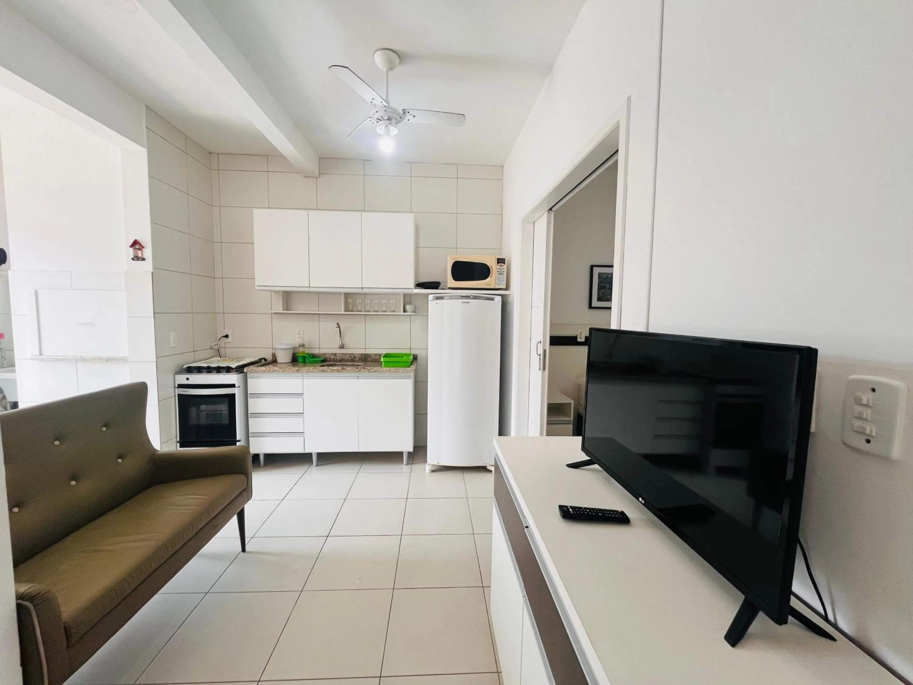 Communal lounge/ TV room in Pousada Kindermann - Jurerê