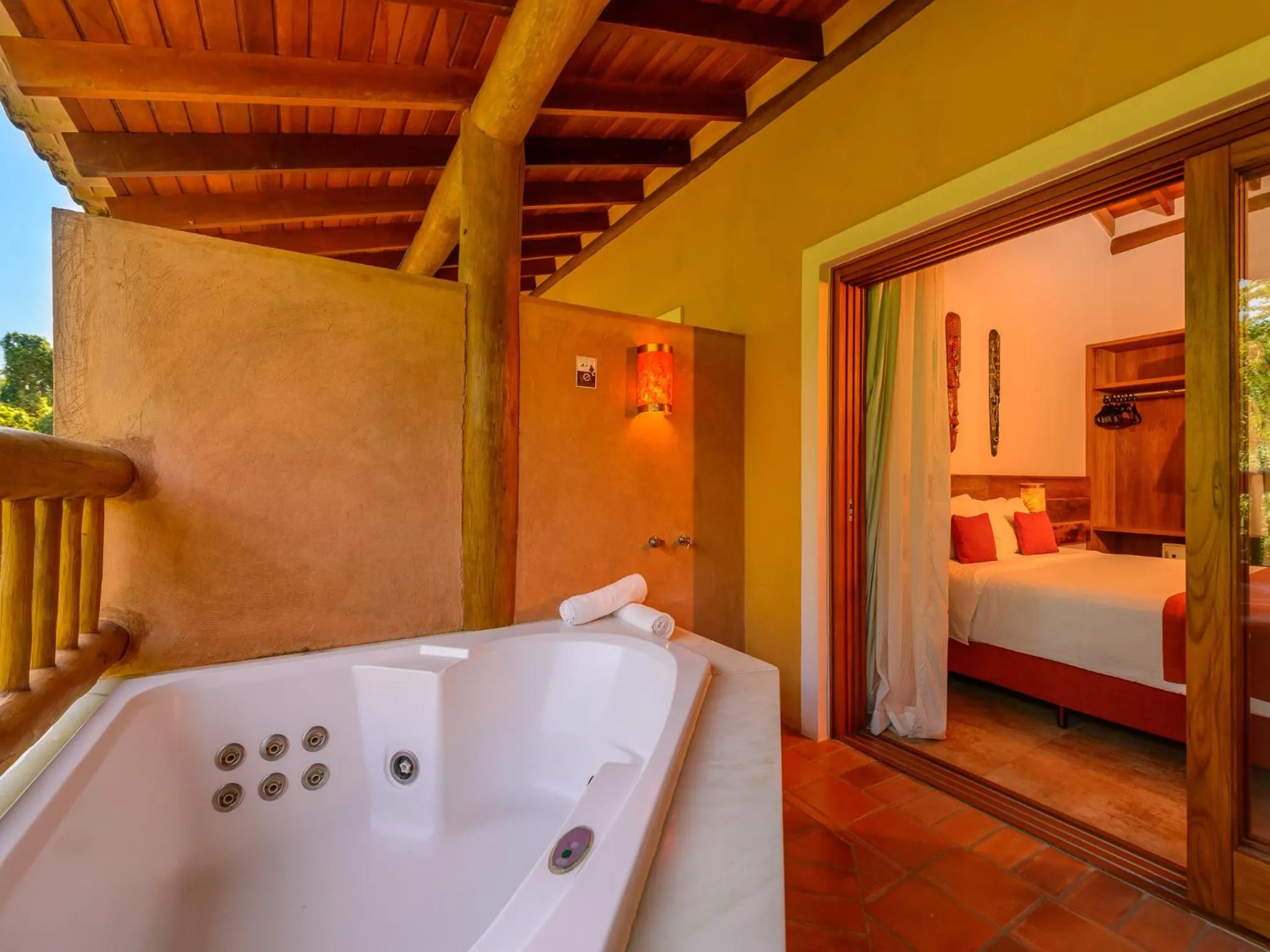 Hot Tub, Bed in Kalango Hotel Boutique