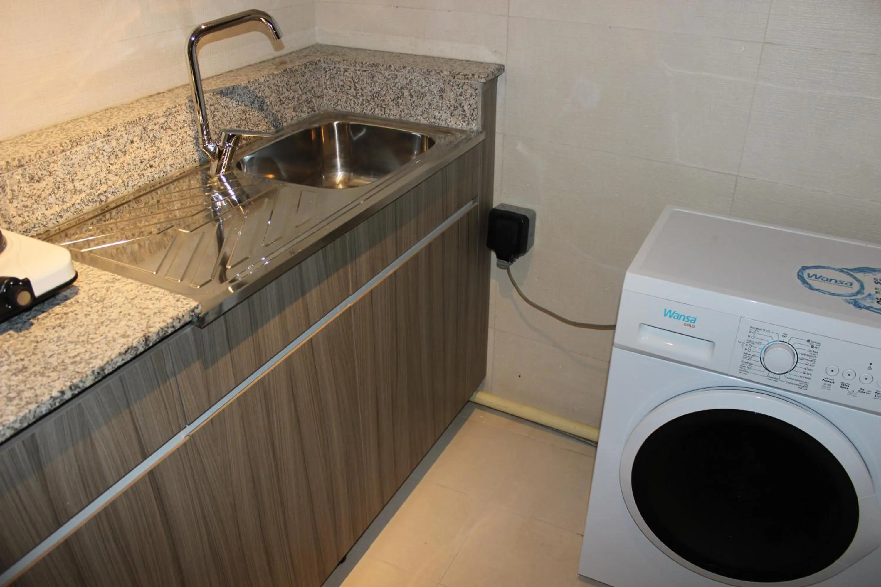 Dolphin Continental Hotel