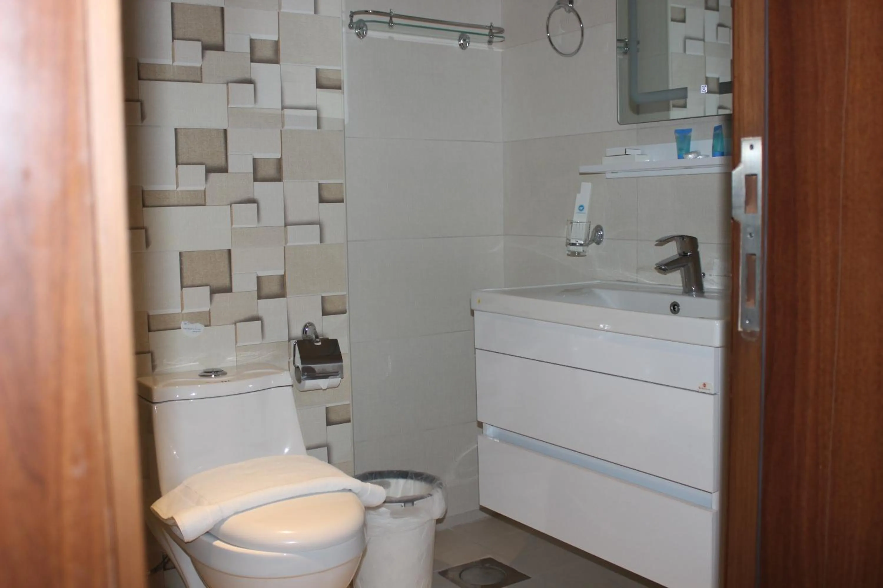 Dolphin Continental Hotel