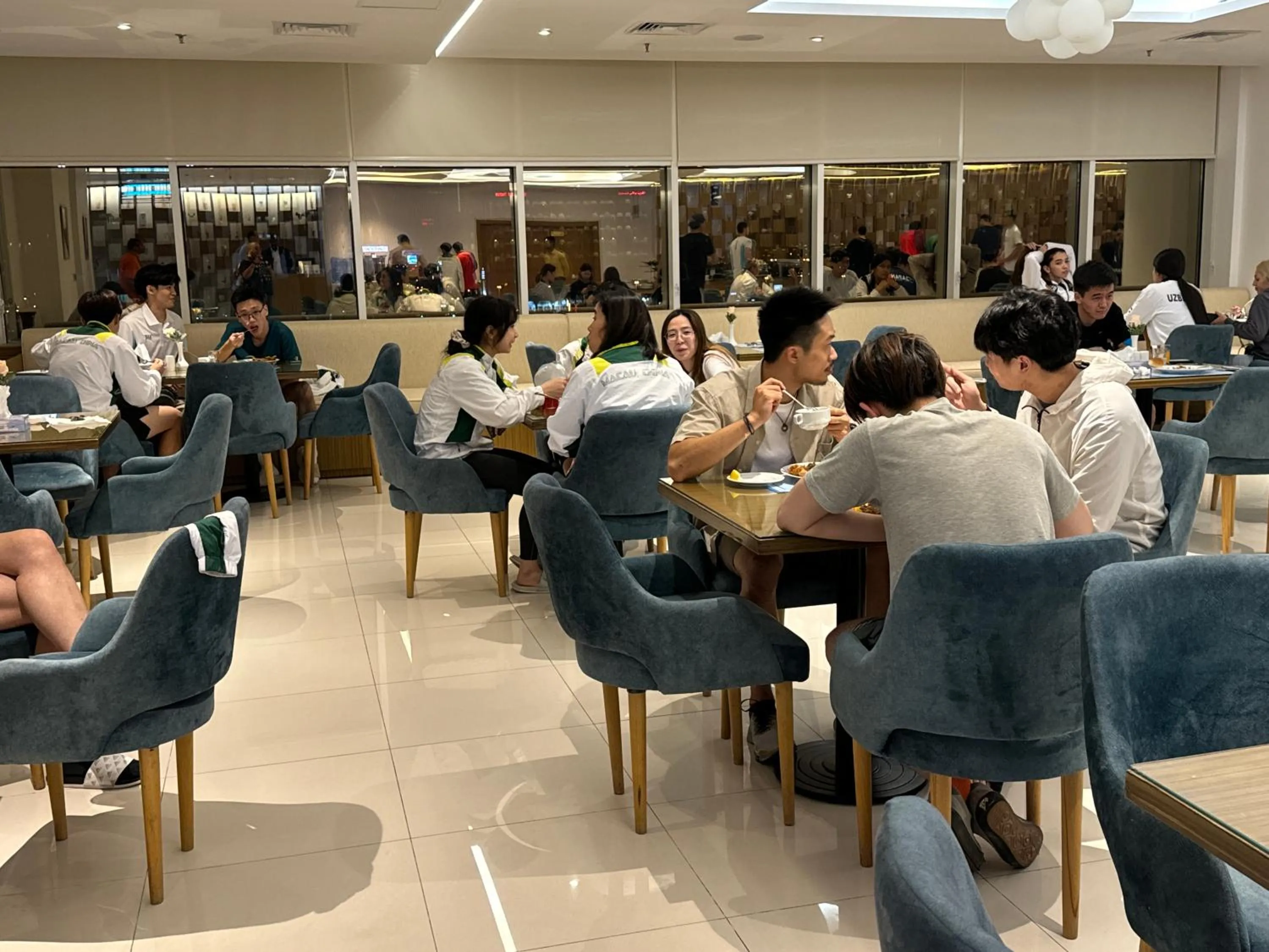 Restaurant/places to eat in Dolphin Continental Hotel