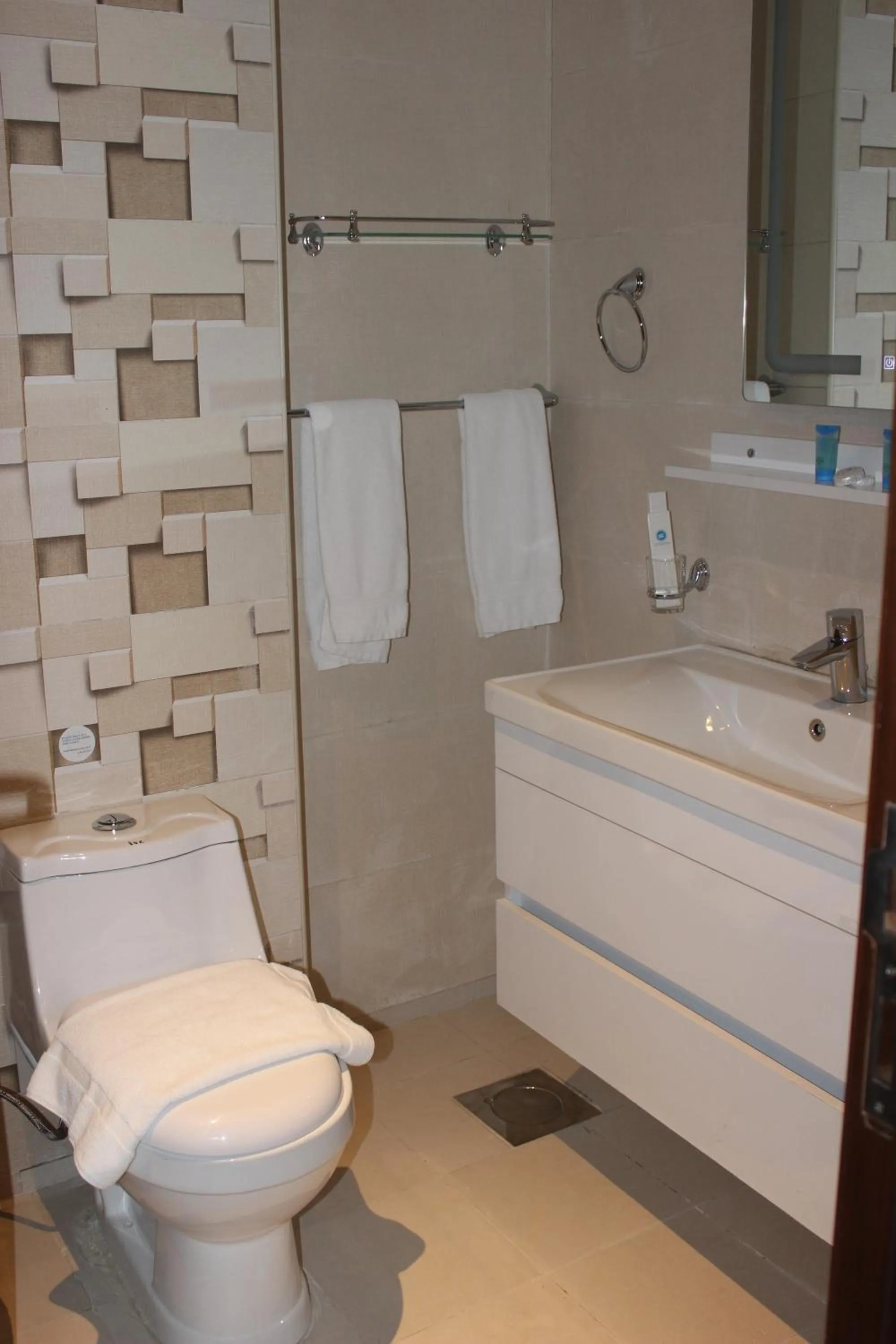 Dolphin Continental Hotel