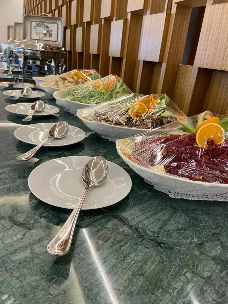 Restaurant/places to eat in Dolphin Continental Hotel