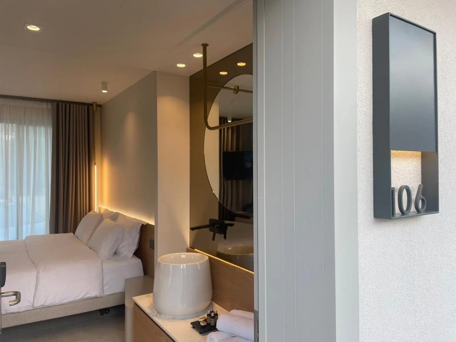 Photo of the whole room, Bed in Balance Accommodation