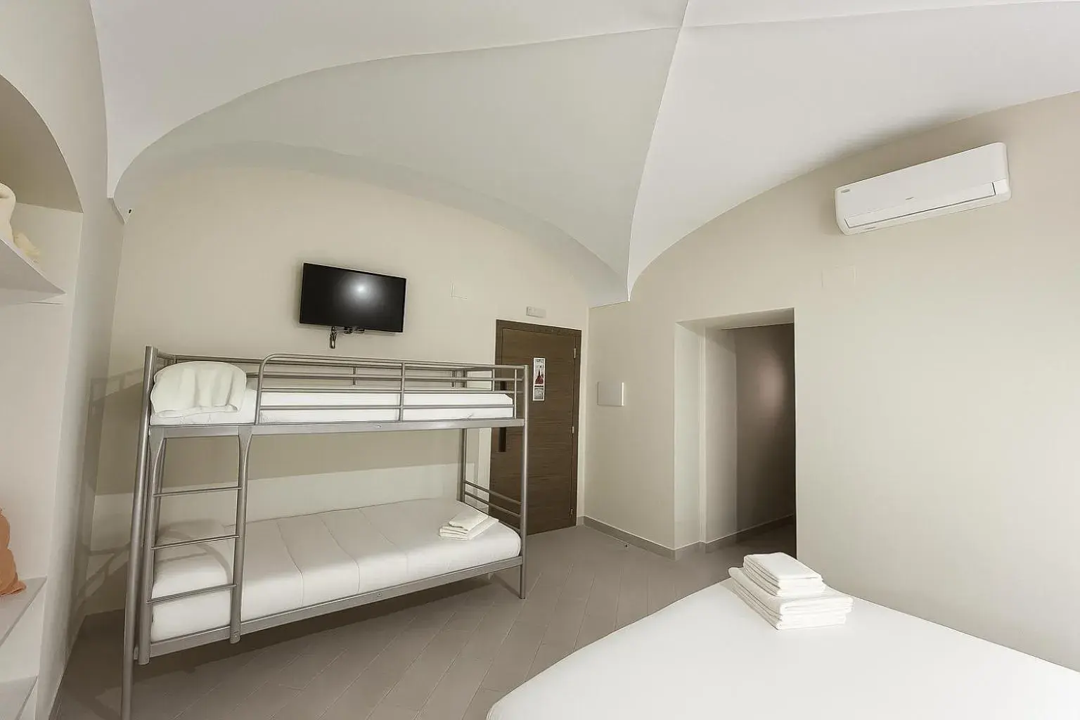 TV and multimedia, Bed in Hostal Pompeya Merida TV and multimedia, Bed in Hostal Pompeya Merida