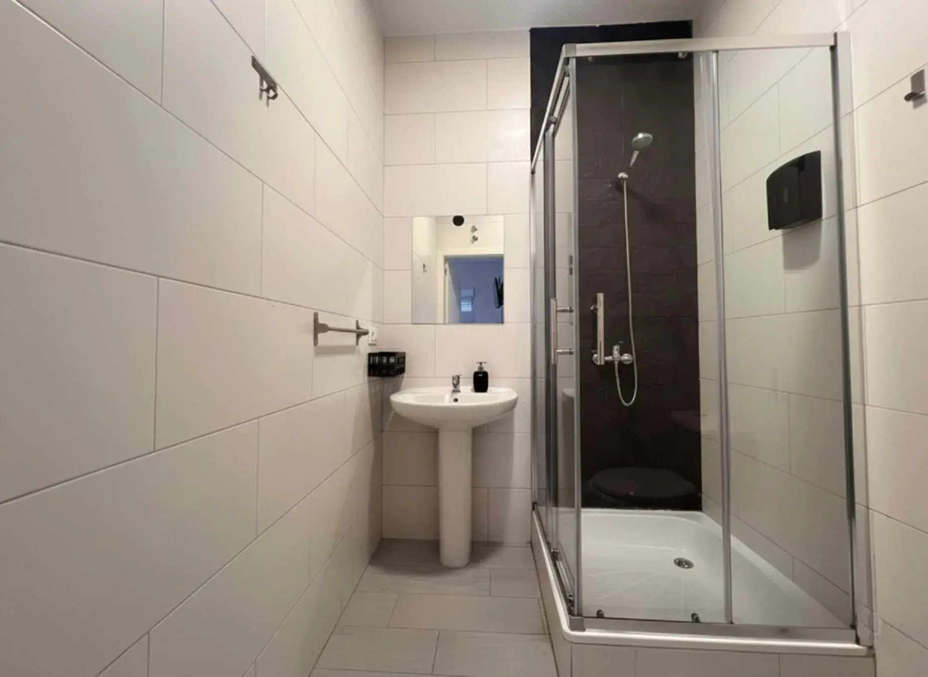 Shower in Hostal Pompeya Merida Shower in Hostal Pompeya Merida