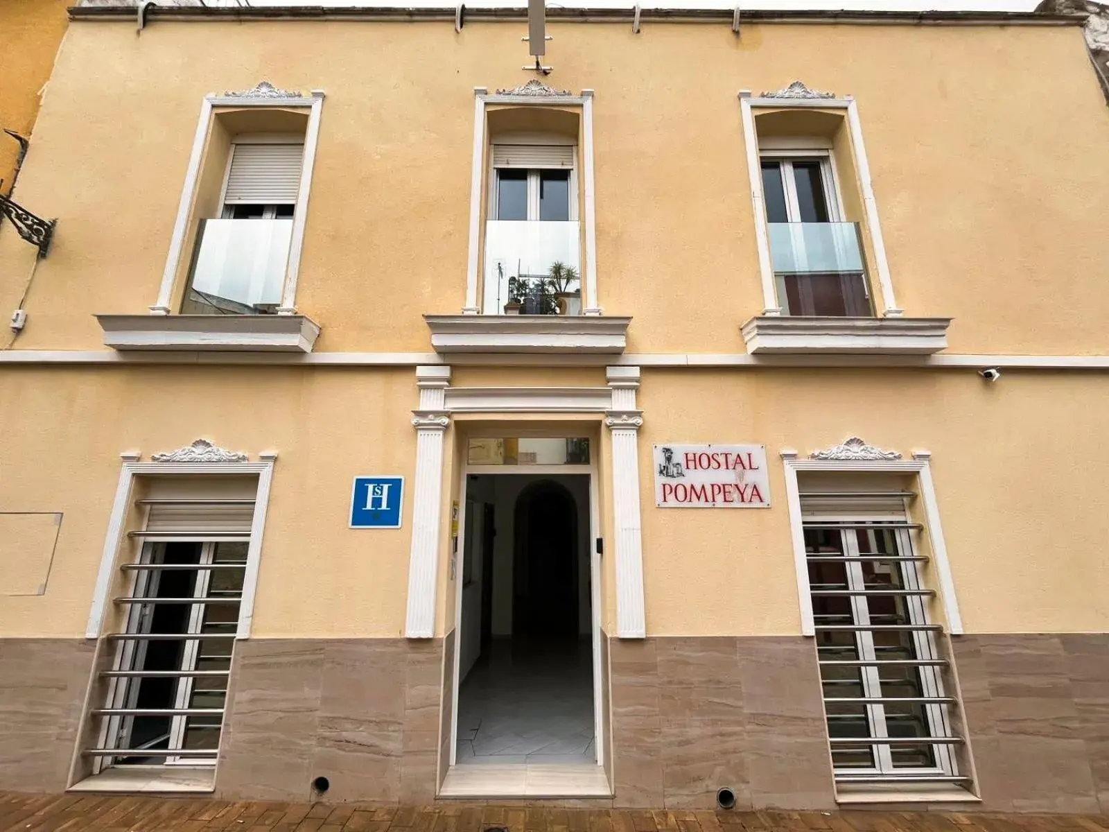 Facade/entrance in Hostal Pompeya Merida Facade/entrance in Hostal Pompeya Merida