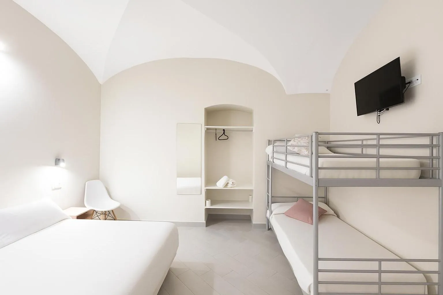 Bedroom, Bed in Hostal Pompeya Merida