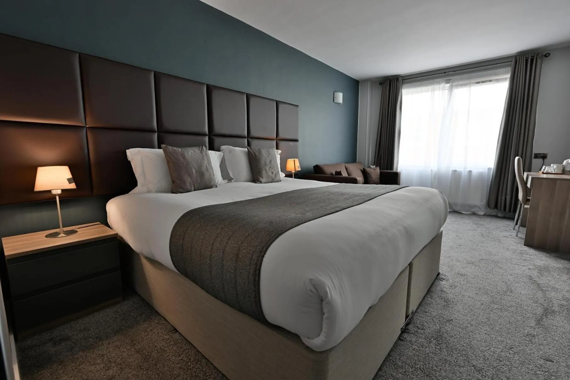 Bedroom, Bed in Kensington Court Hotel - Earls Court