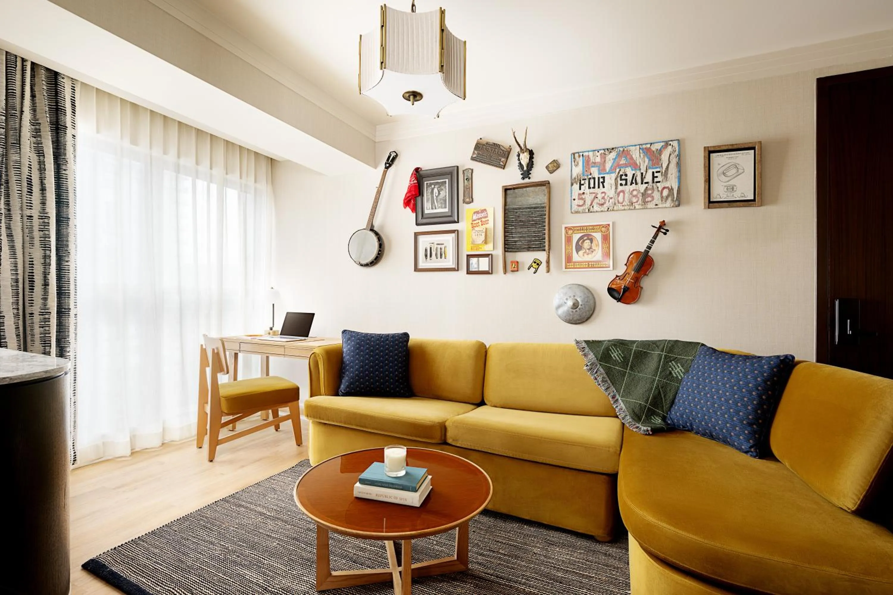 Living room in Hutton Hotel