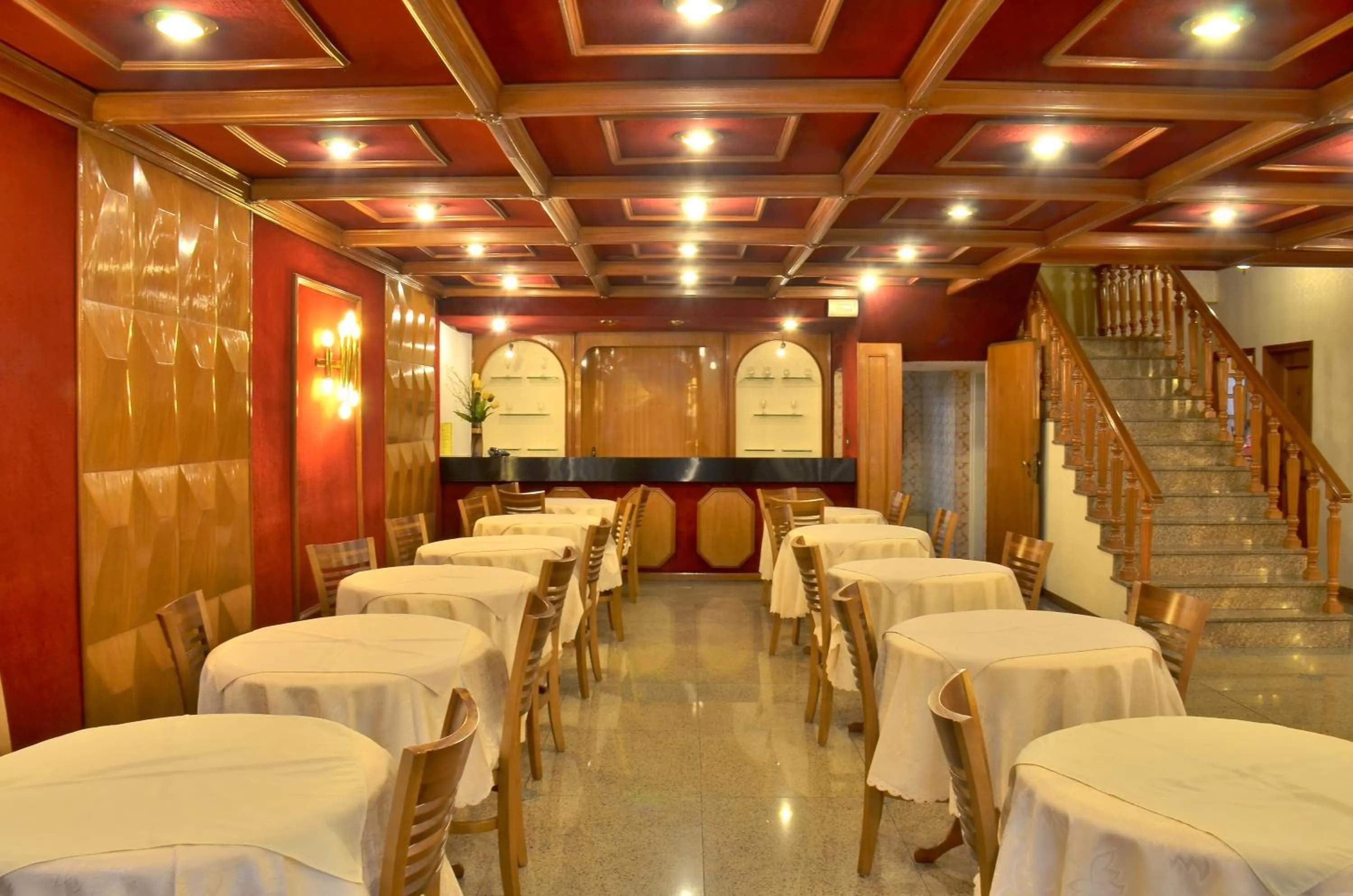 Restaurant/places to eat in Hotel Castelar