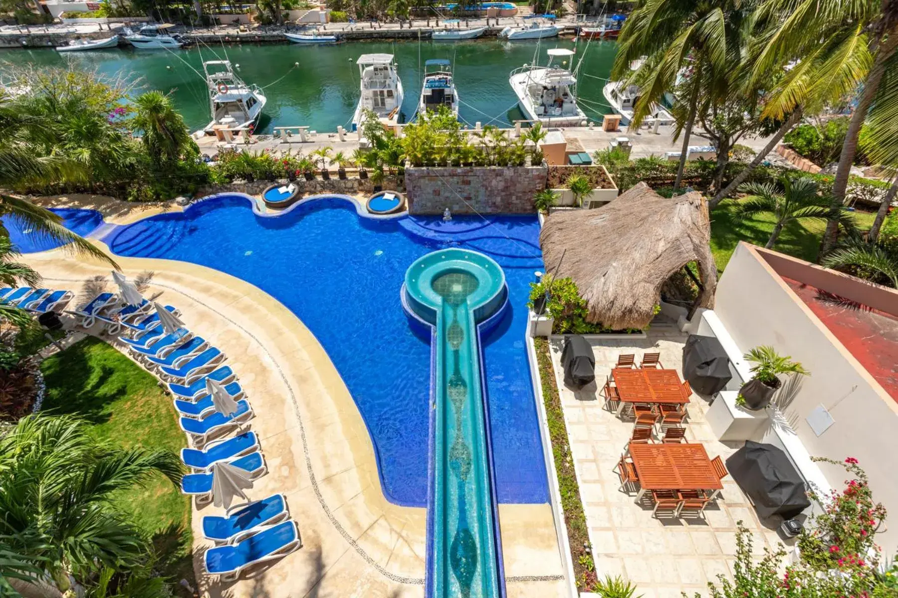 Swimming pool in Aventuras Club Marina Swimming pool in Aventuras Club Marina