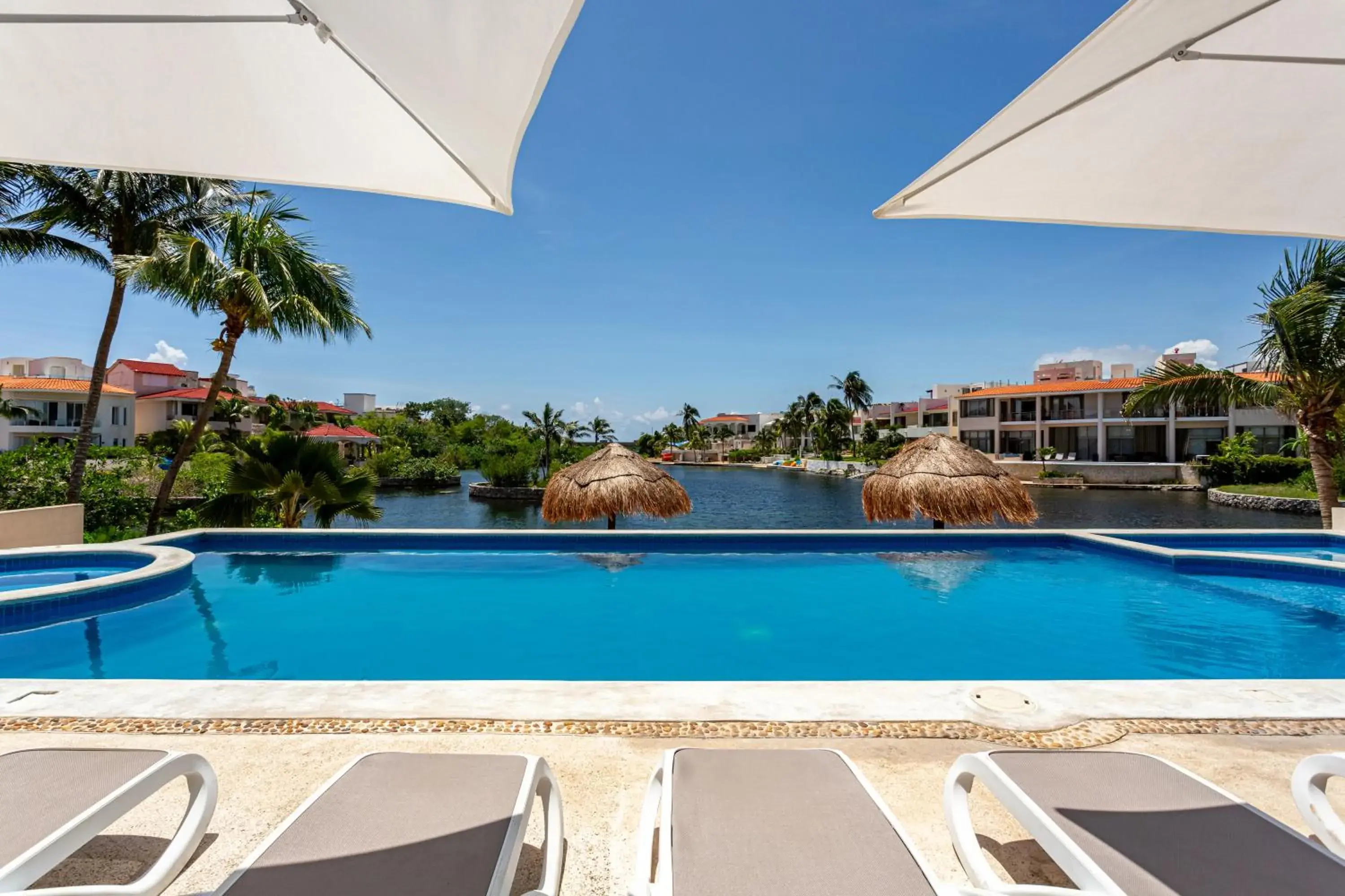 Swimming pool in Aventuras Club Swimming pool in Aventuras Club